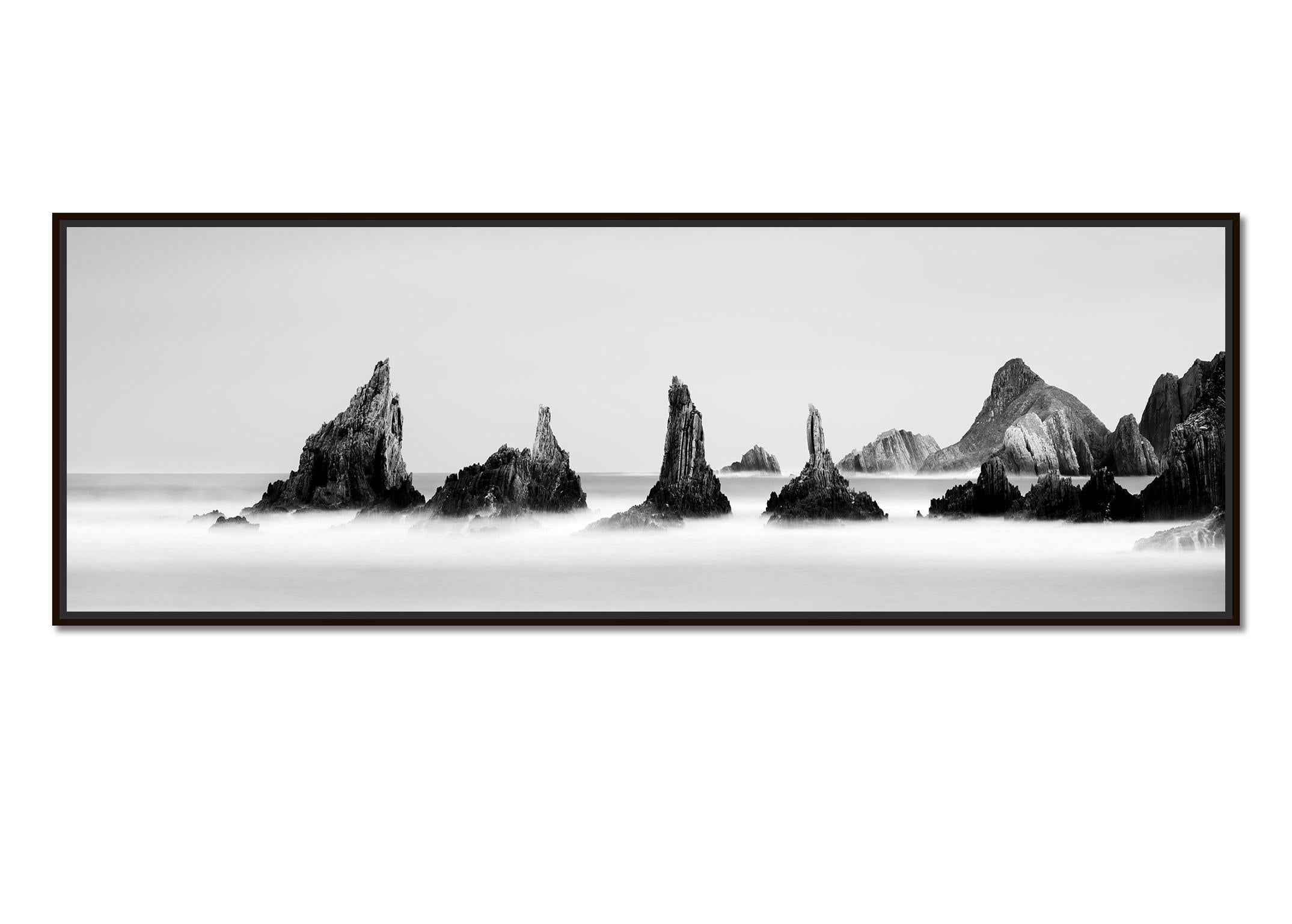 Rocky Peaks Panorama, photographie noir et blanc, édition limitée, paysage marin - Photograph de Gerald Berghammer