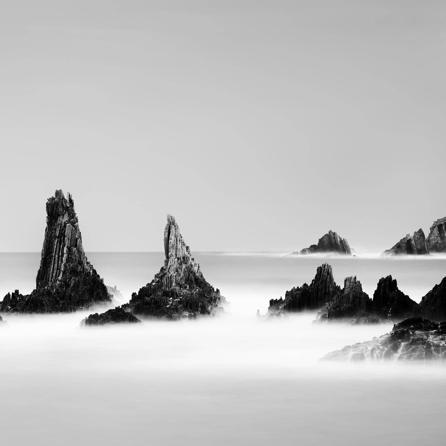Rocky Peaks, Küste, Atlantik, schwarz-weiß Landschaftsfotografie im Angebot 3