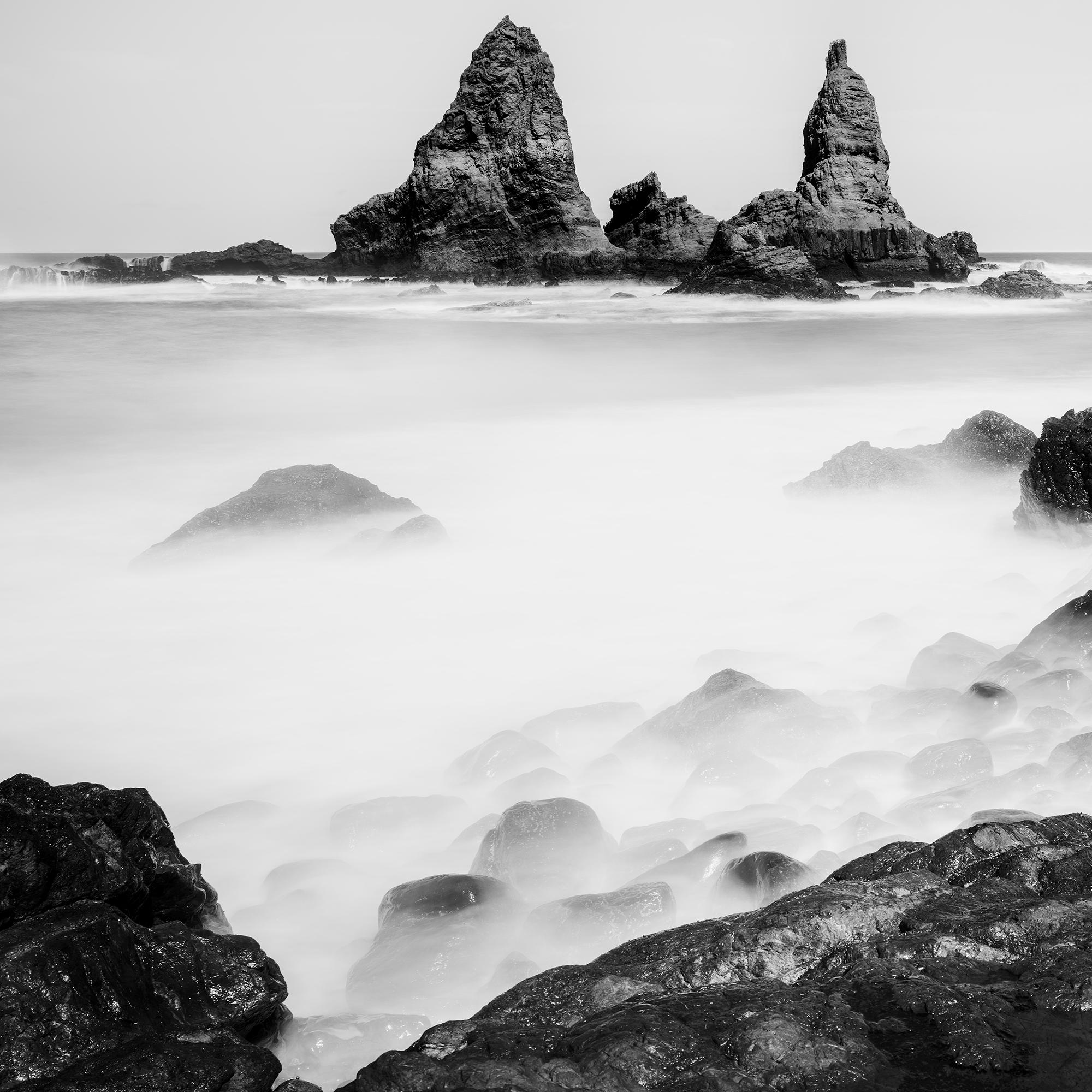 Roques de Arguamul Fels, Spanien, Schwarz-Weiß, Langzeitbelichtungs-Landschaftsfoto im Angebot 5