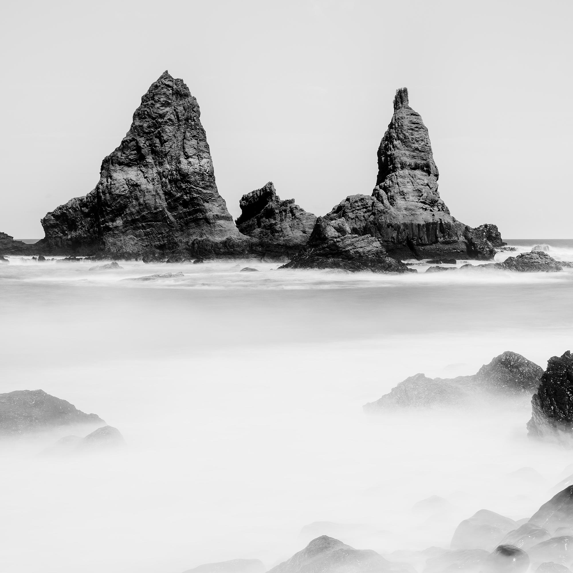 Roques de Arguamul Fels, Spanien, Schwarz-Weiß, Langzeitbelichtungs-Landschaftsfoto im Angebot 7