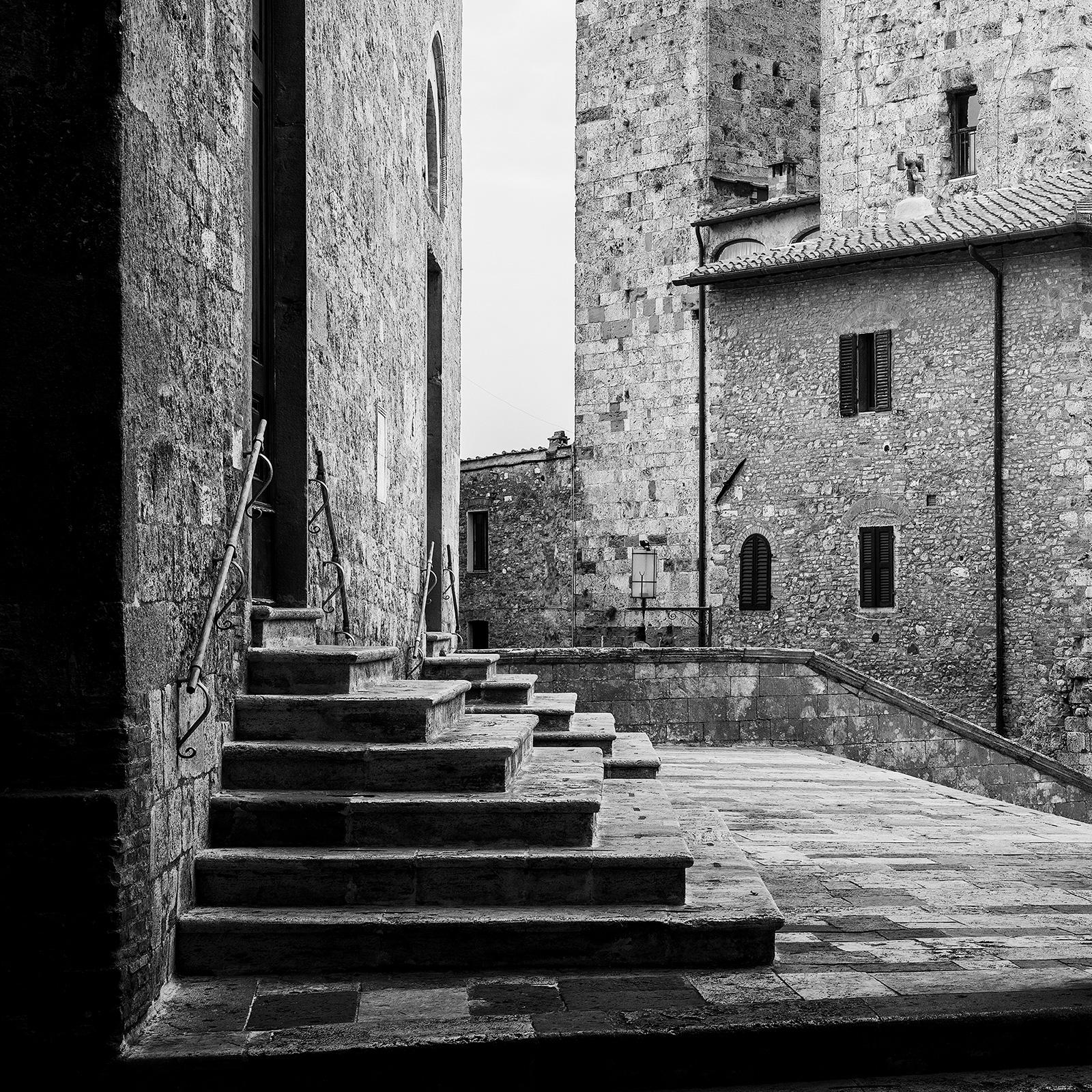 San Gimignano, historisches Zentrum, Toskana, Schwarz-Weiß-Landschaftsfotografie im Angebot 4