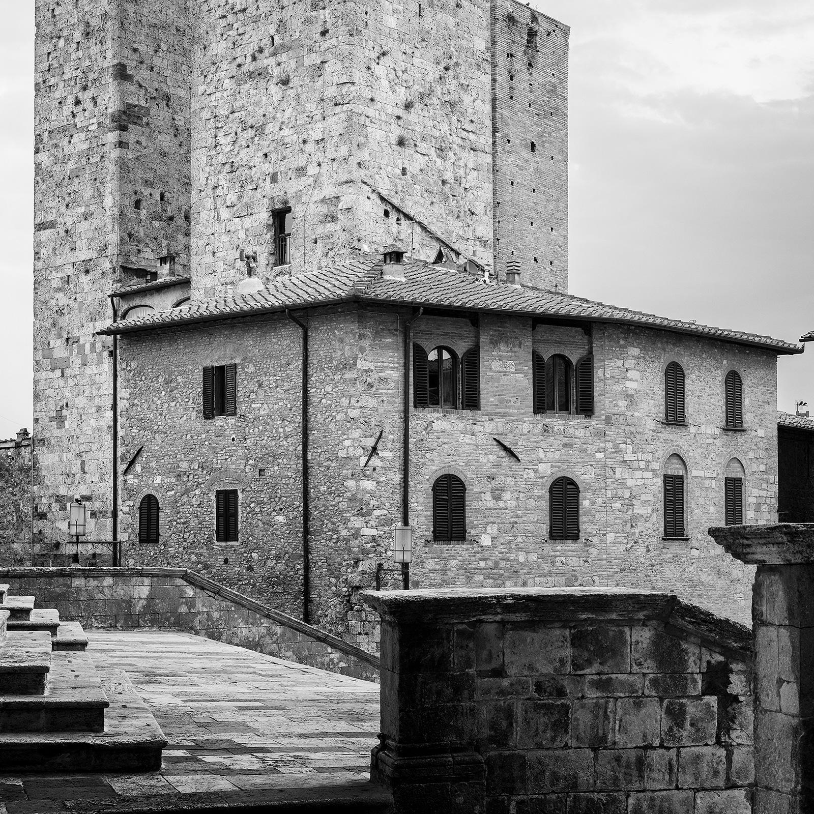 San Gimignano, historisches Zentrum, Toskana, Schwarz-Weiß-Landschaftsfotografie im Angebot 5