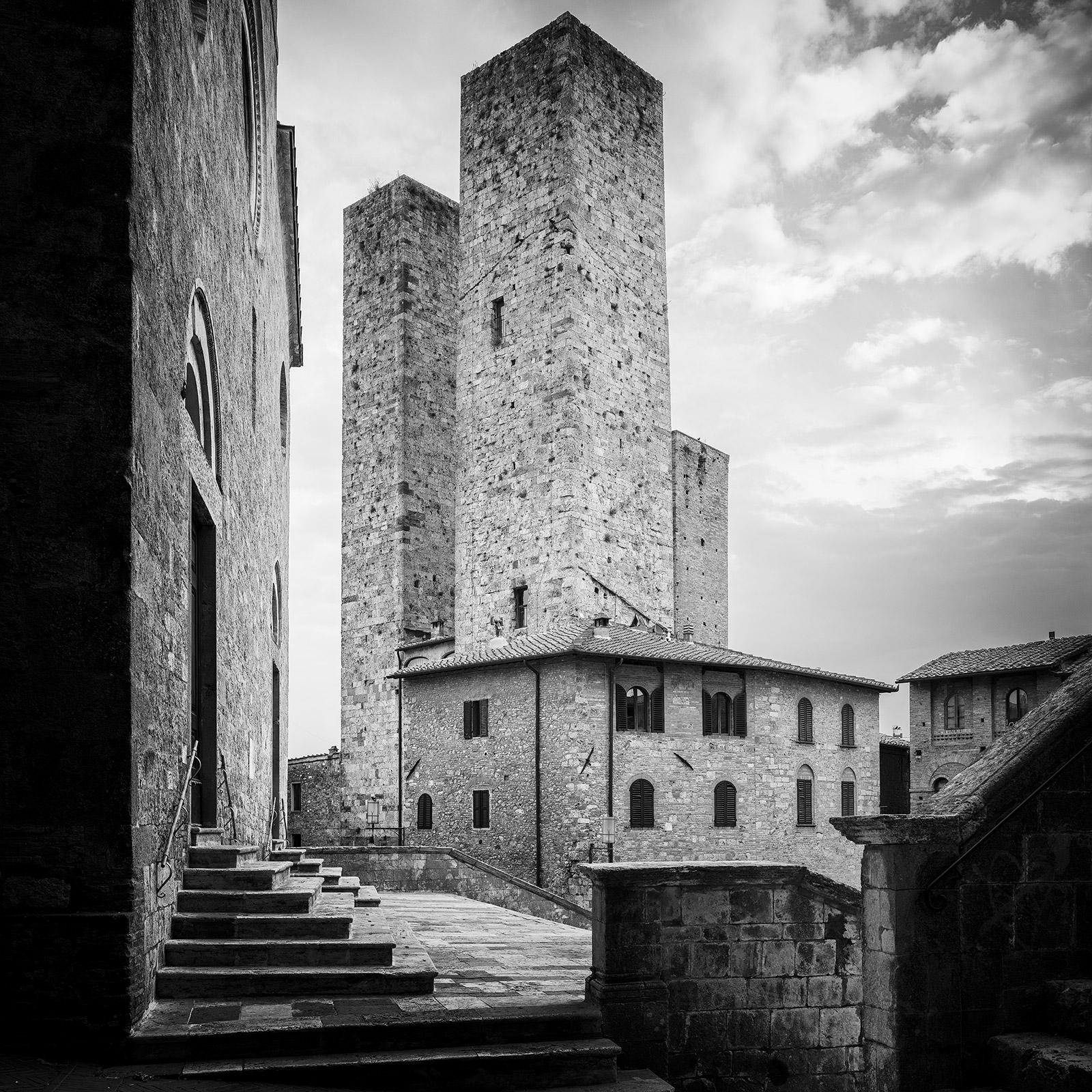 Gerald Berghammer Landscape Photograph – San Gimignano, historisches Zentrum, Toskana, Schwarz-Weiß-Landschaftsfotografie