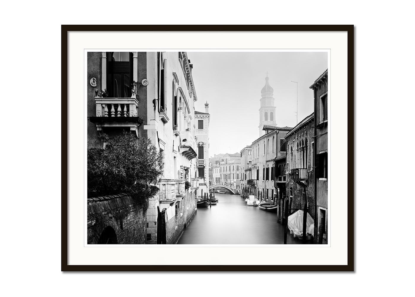 San Giorgio dei Greci, Venise, Italie, photographies en noir et blanc, paysage - Gris Landscape Photograph par Gerald Berghammer