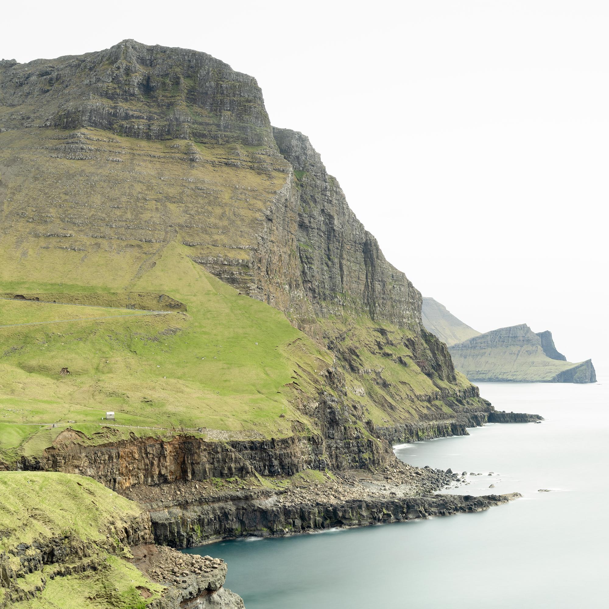 Panorama de falaises maritimes - longue exposition - Îles Féroé, photo limitée en vente 5