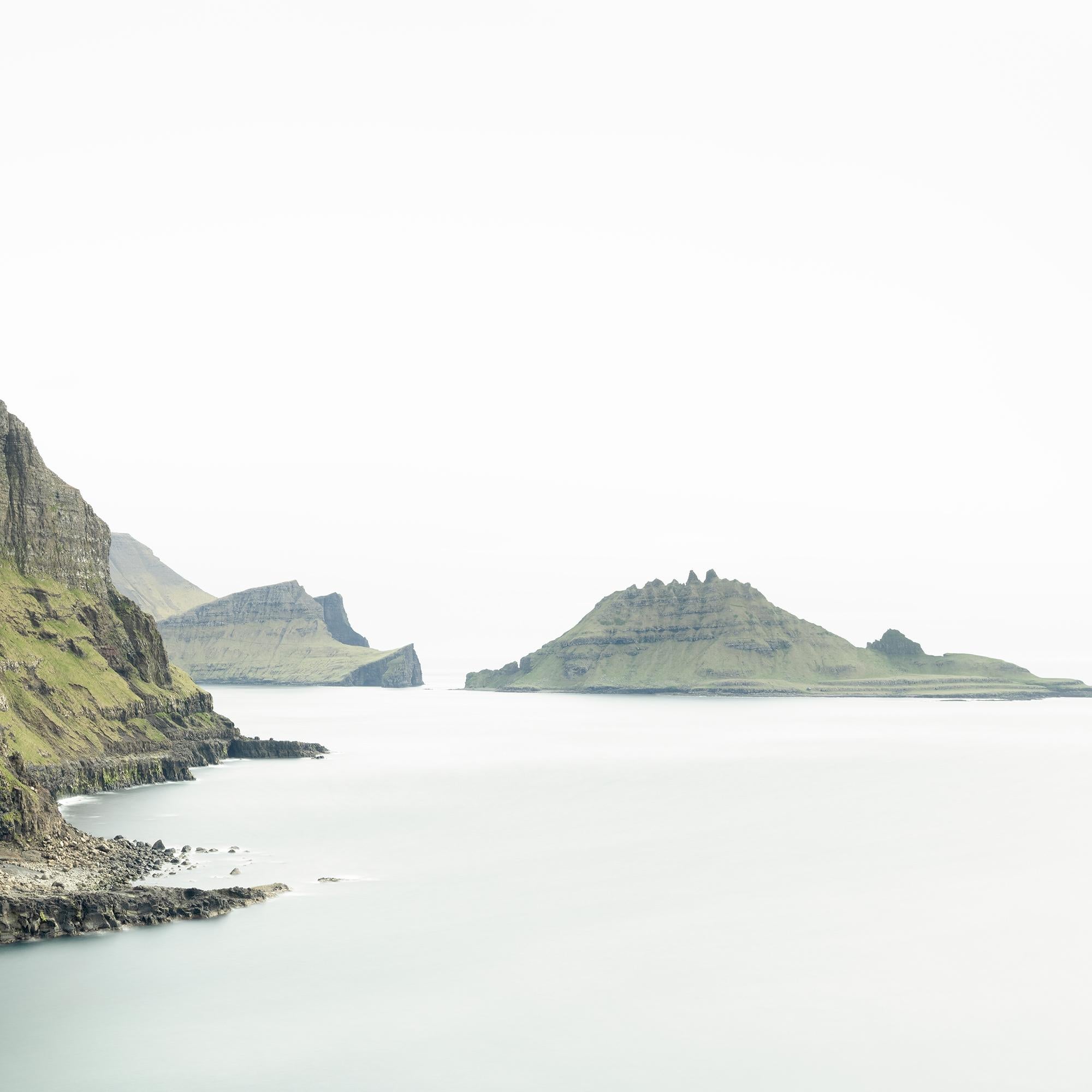 Panorama de falaises maritimes - longue exposition - Îles Féroé, photo limitée en vente 6