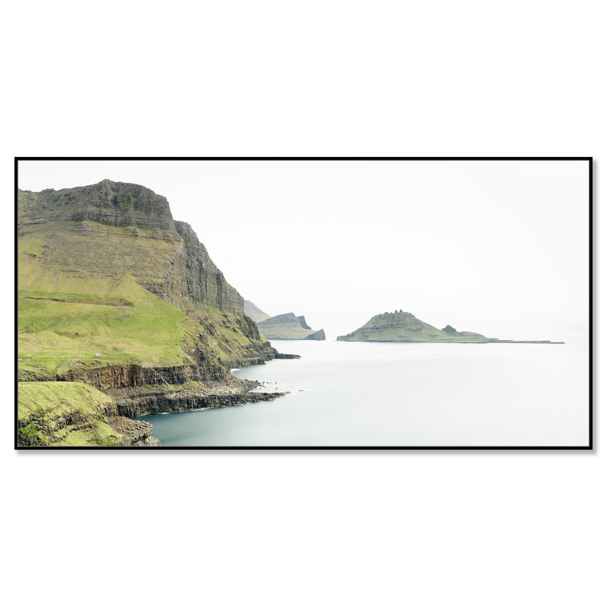 Panorama de falaises maritimes - longue exposition - Îles Féroé, photo limitée - Contemporain Photograph par Gerald Berghammer