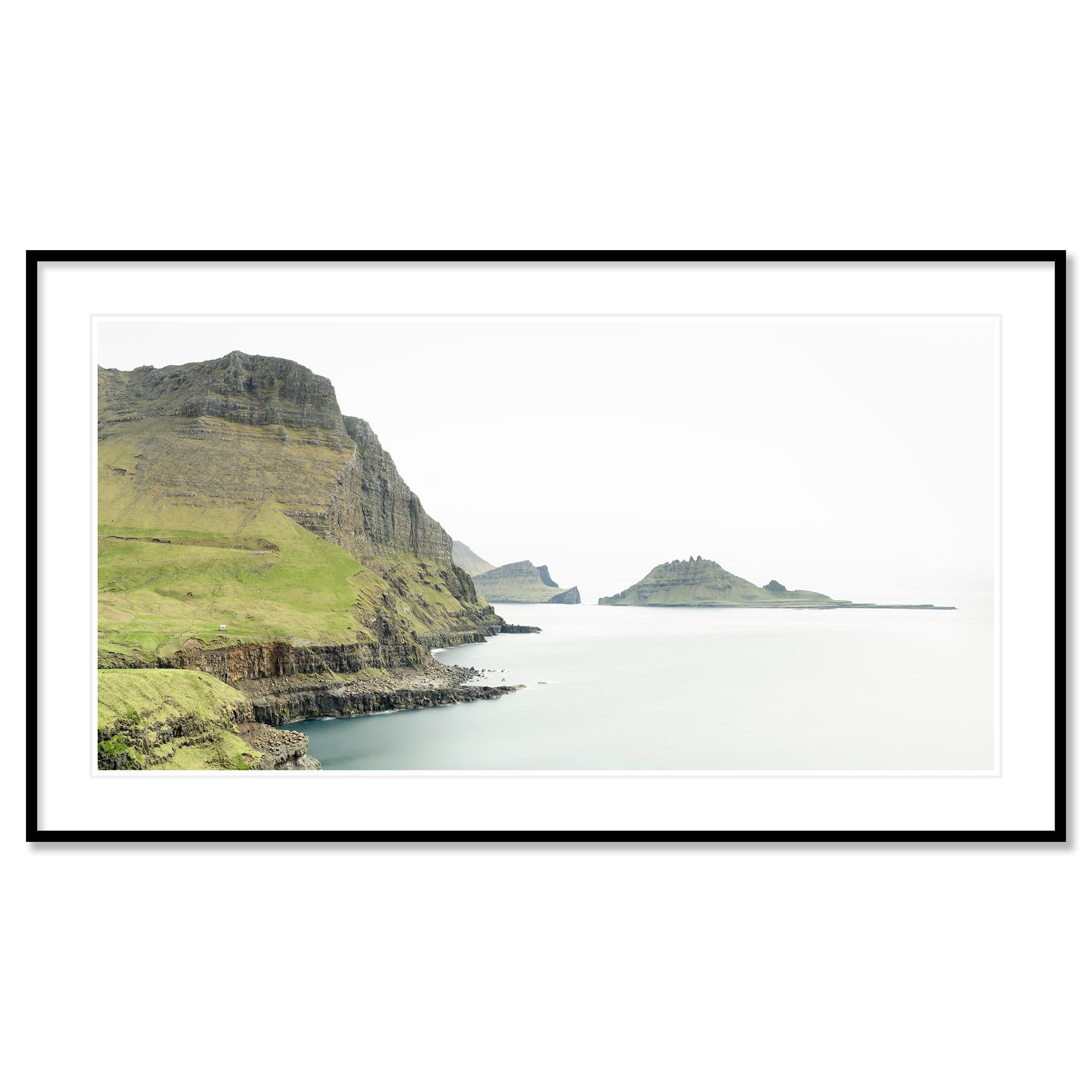 Panorama de falaises maritimes - longue exposition - Îles Féroé, photo limitée en vente 1