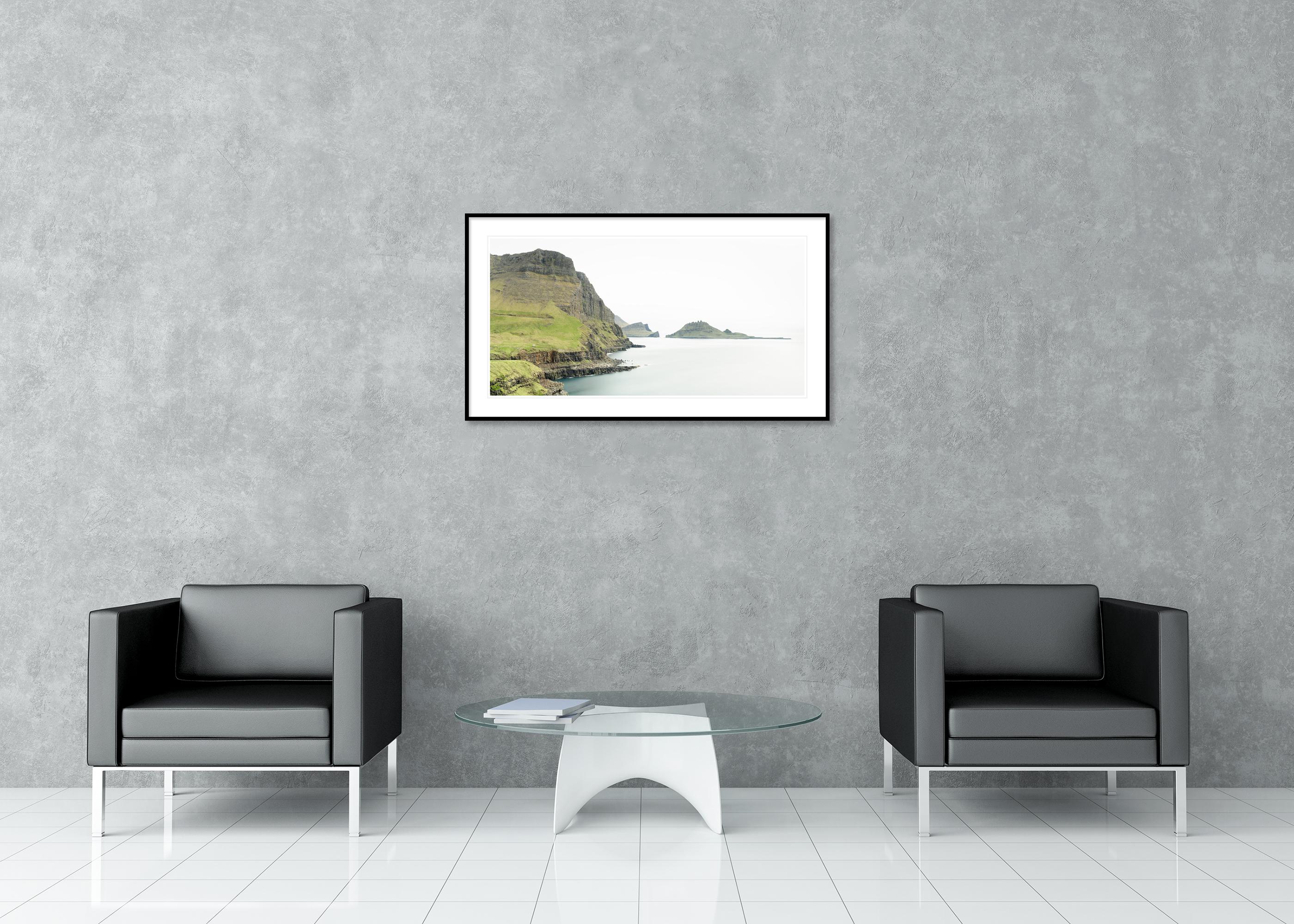 Panorama de falaises maritimes - longue exposition - Îles Féroé, photo limitée en vente 2