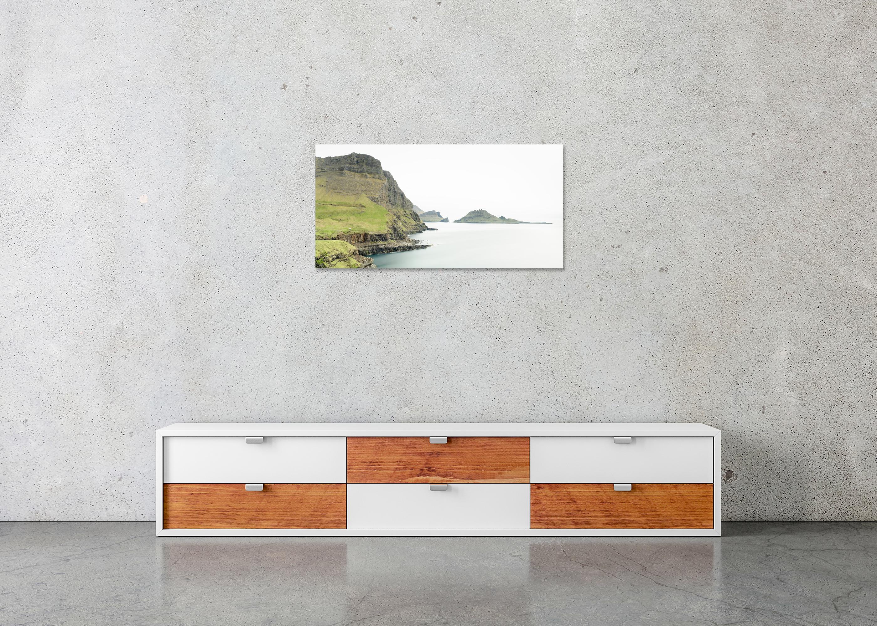 Panorama de falaises maritimes - longue exposition - Îles Féroé, photo limitée en vente 4