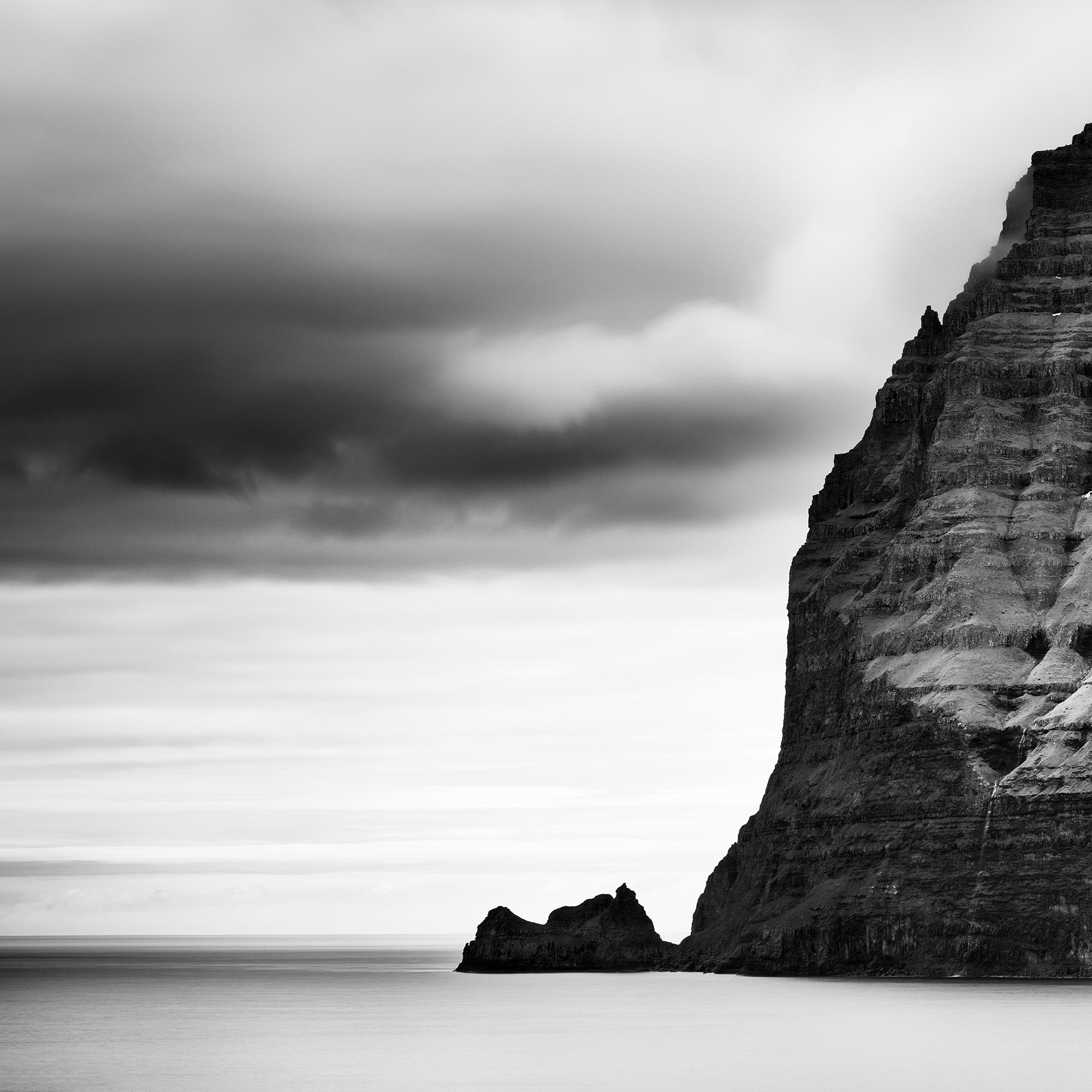 Scogliere di mare con tempo burrascoso, Isole Faroe, stampa artistica limitata a lunga esposizione in vendita 5