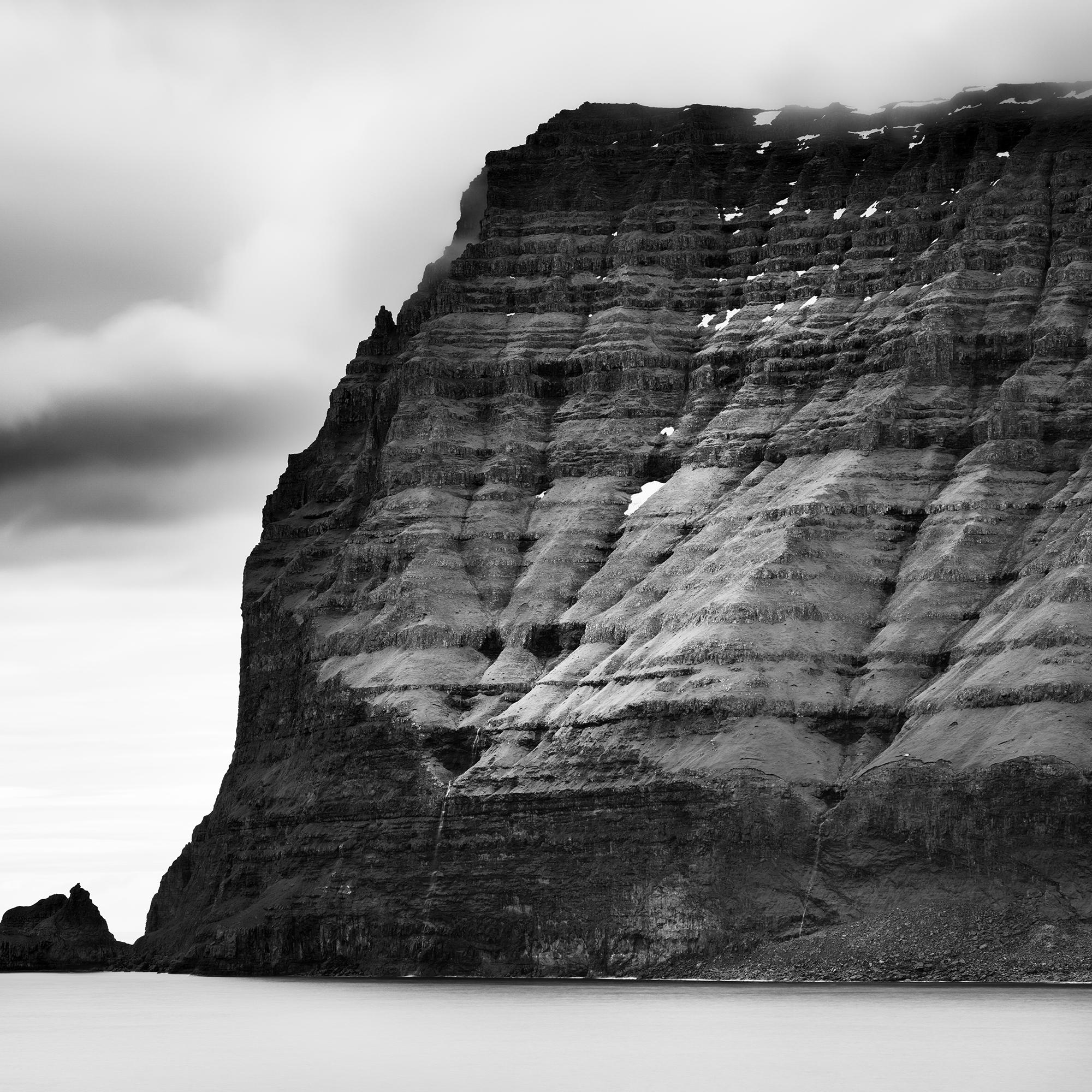 Scogliere di mare con tempo burrascoso, Isole Faroe, stampa artistica limitata a lunga esposizione in vendita 6