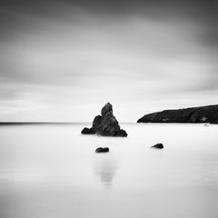 Sea Stack, côte écossaise, noir et blanc, photographie de paysage aquatique en pose longue