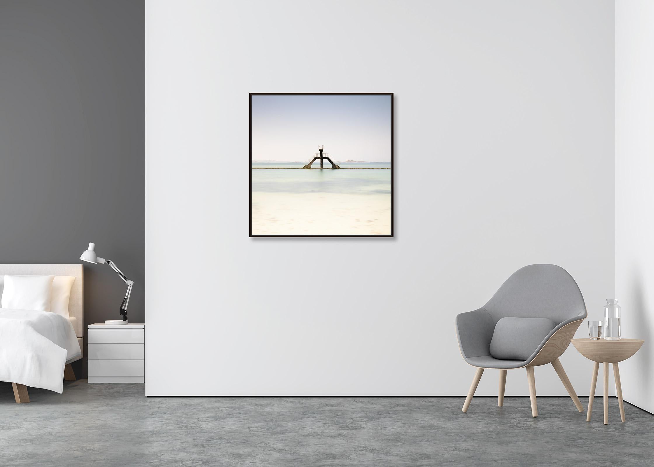 Meeres-Wasser- Swimming-Pool, Fotografie, Landschaft, Farbkunstdruck in limitierter Auflage (Zeitgenössisch), Photograph, von Gerald Berghammer