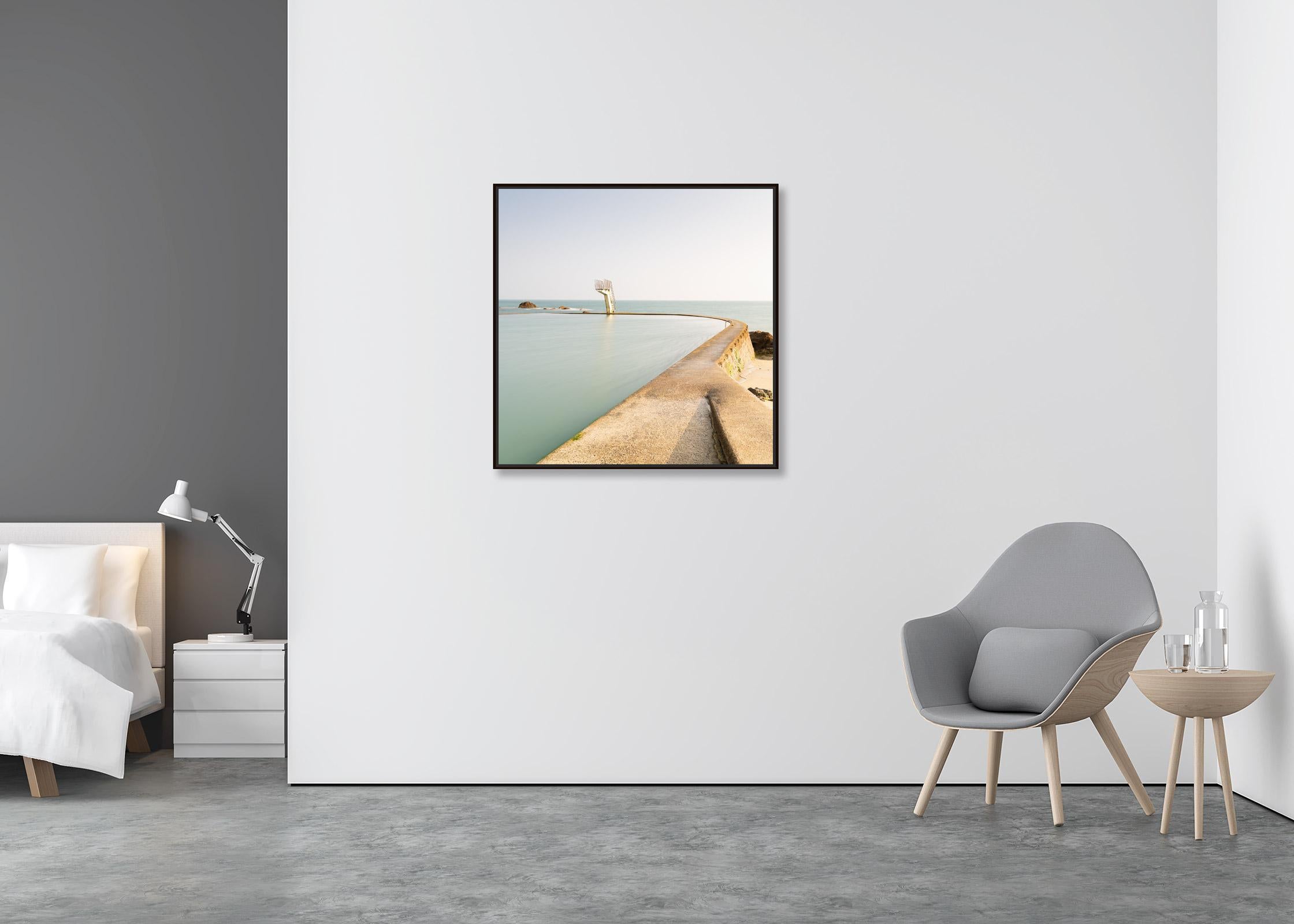 Meeres-Wasser- Swimming-Pool, Farbfotografie, limitierte Auflage, Meereslandschaft, Landschaft (Zeitgenössisch), Photograph, von Gerald Berghammer