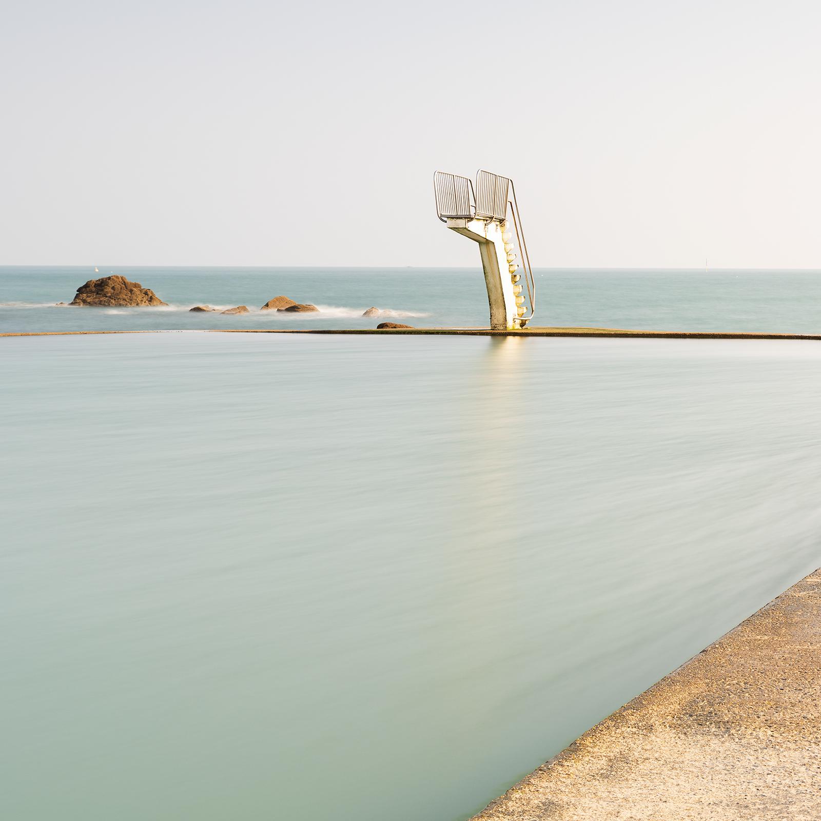 Meeres-Wasser- Swimming-Pool, Farbfotografie, limitierte Auflage, Meereslandschaft, Landschaft im Angebot 3
