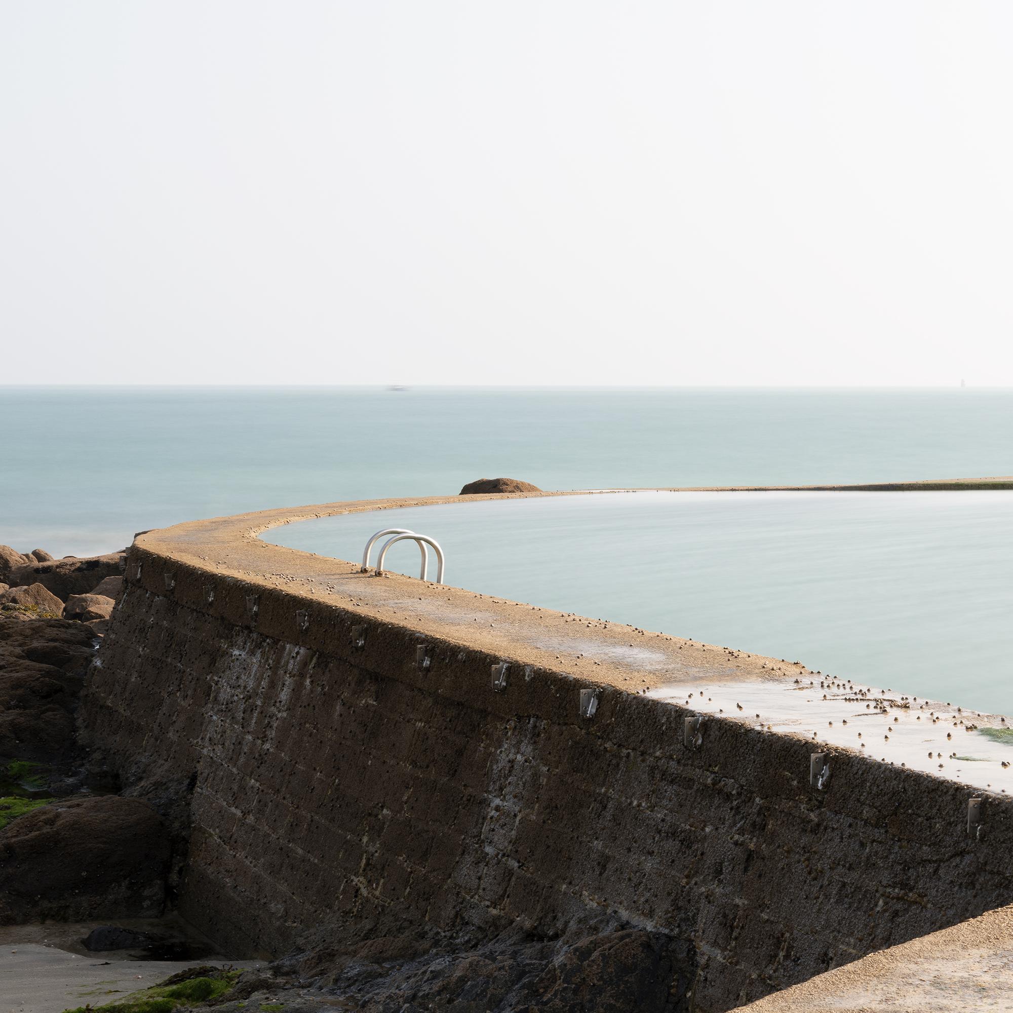 Pool d'eau douce, plateforme de plongée, photographie en couleur, édition limitée en vente 5