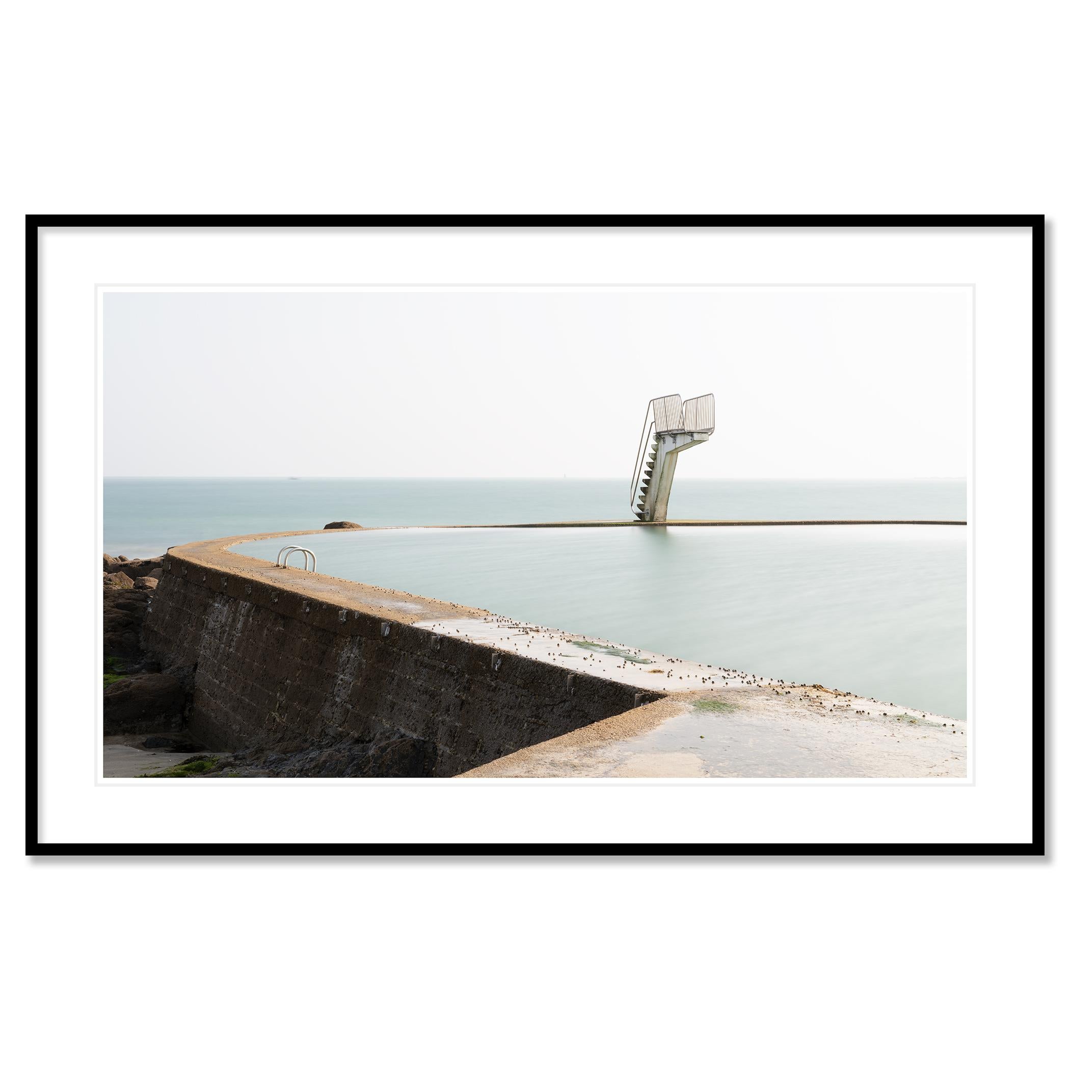 Pool d'eau douce, plateforme de plongée, photographie en couleur, édition limitée en vente 1