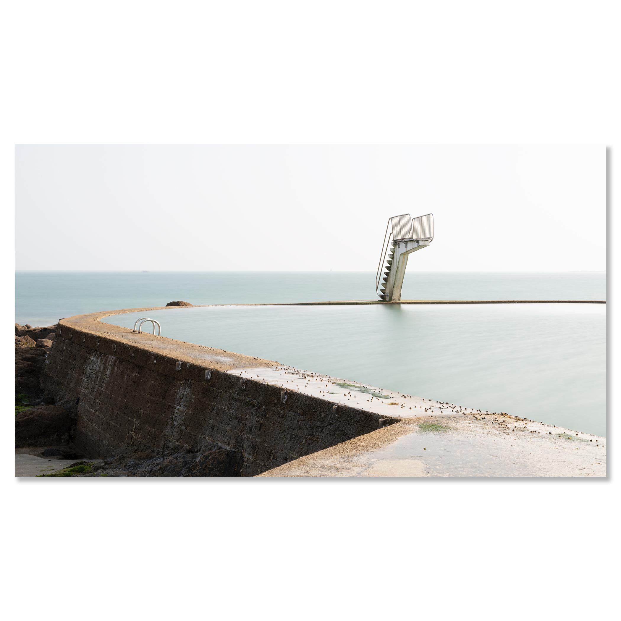 Pool d'eau douce, plateforme de plongée, photographie en couleur, édition limitée en vente 3