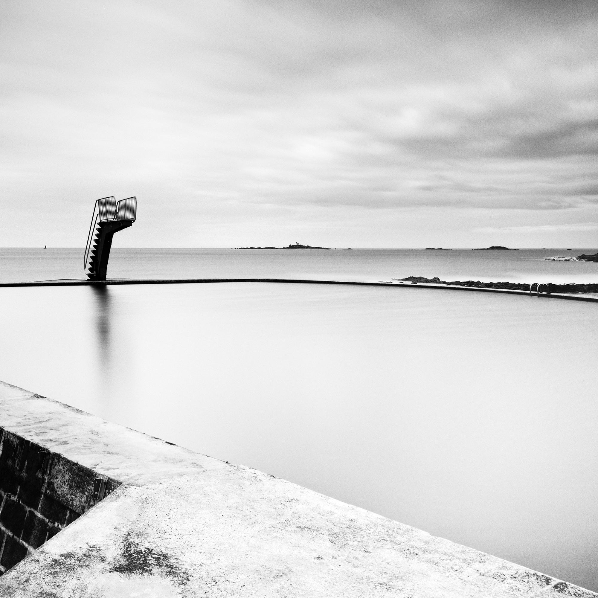Piscine en bord de mer, Océan Atlantique, photographie noir et blanc, paysage marin, paysage. en vente 4