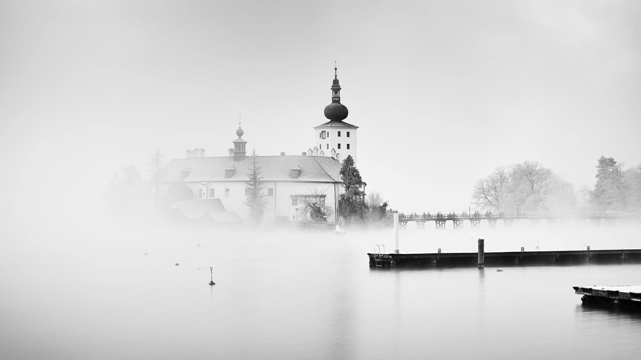 Landscape Photograph di Gerald Berghammer - Seeschloss Ort, fotografia in bianco e nero, lunga esposizione, edizione limitata