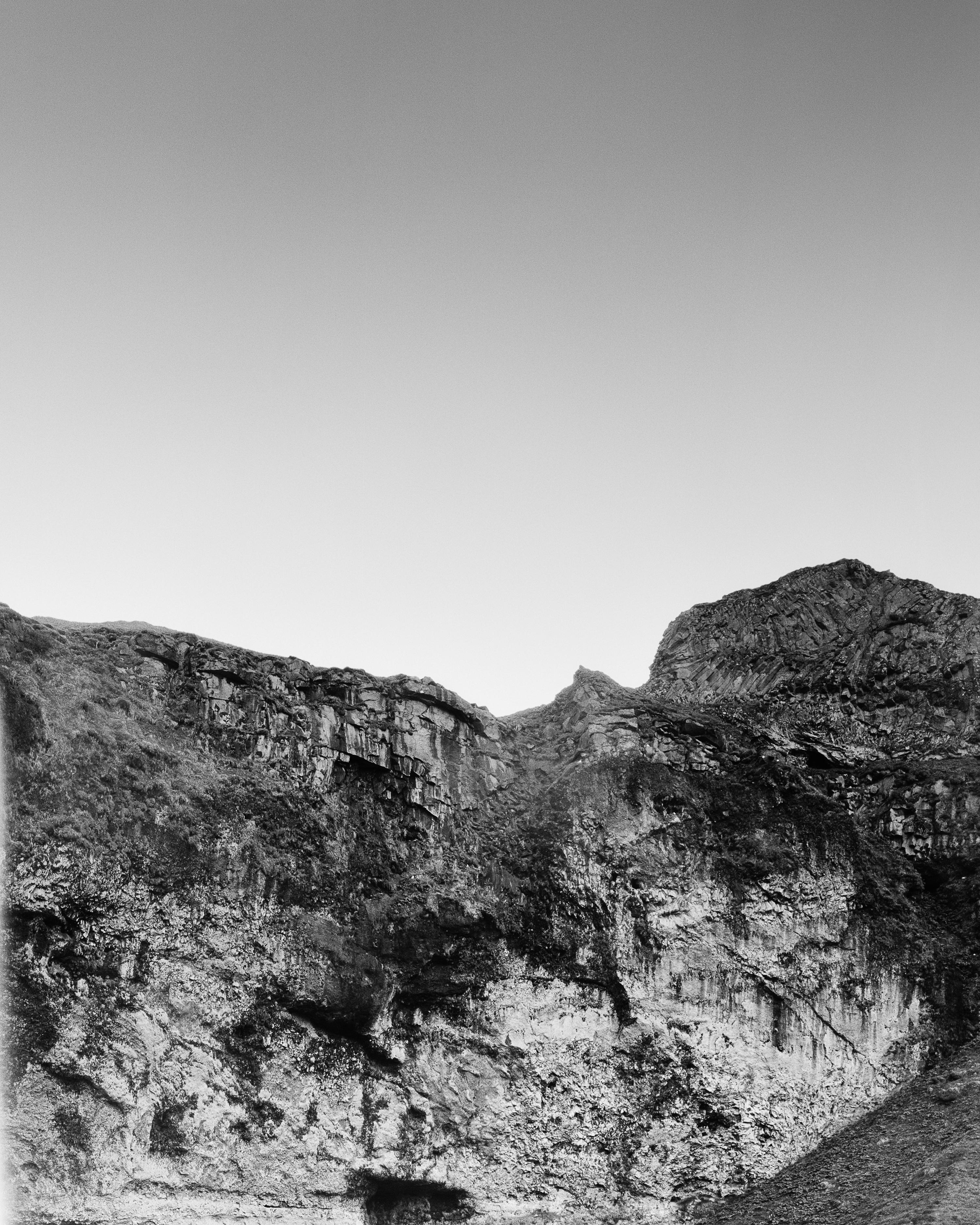 Seljalandsfoss, cascade, Islande, photographie de paysage aquatique en noir et blanc en vente 4