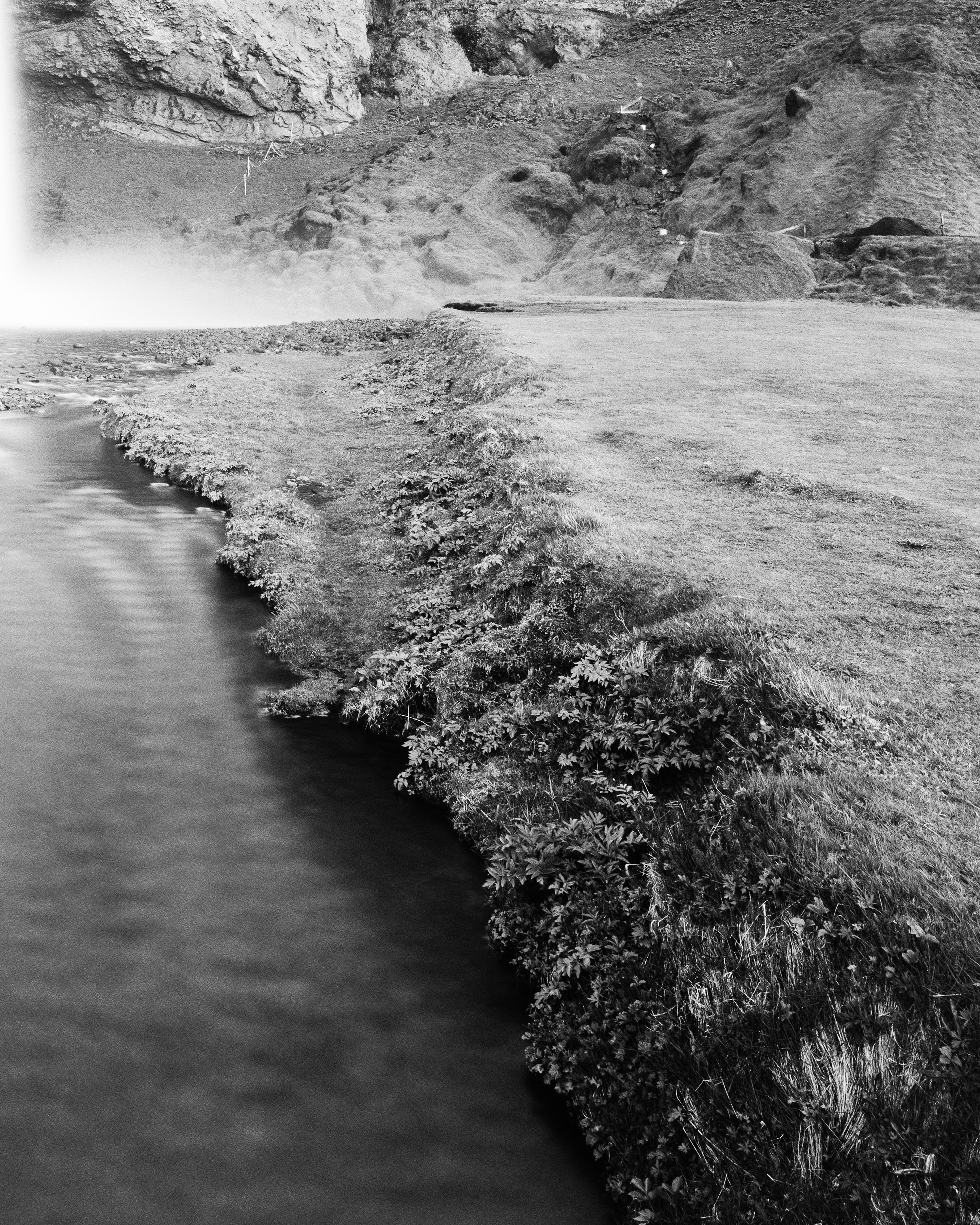 Seljalandsfoss, cascade, Islande, photographie de paysage aquatique en noir et blanc en vente 6