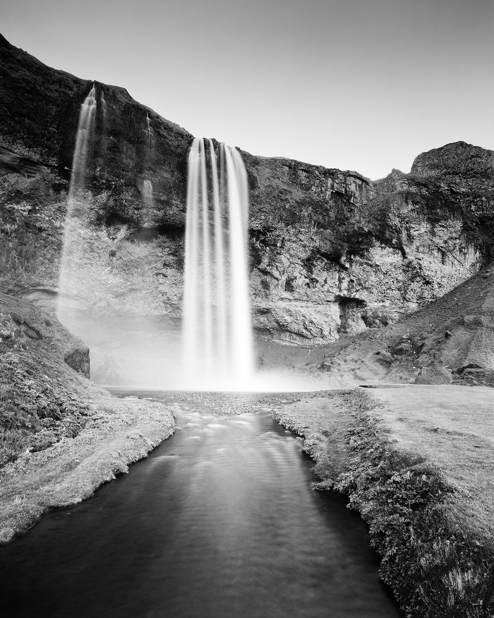 Seljalandsfoss, cascade, Islande, photographie de paysage aquatique en noir et blanc