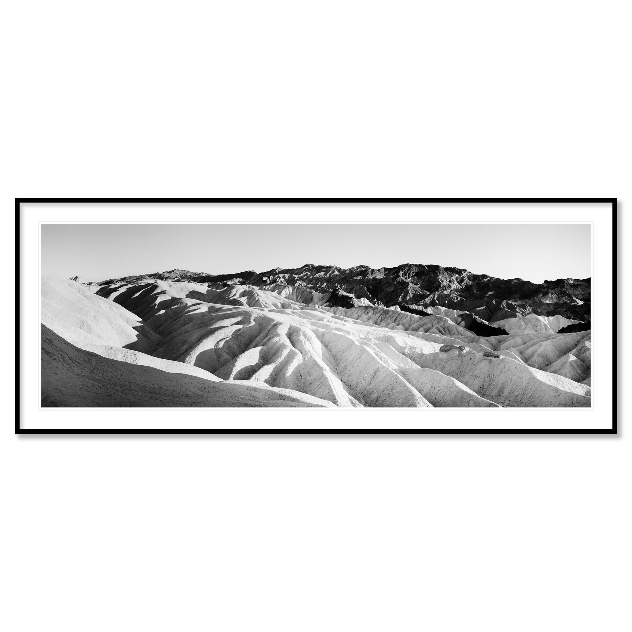 Shadow Mountains, Vallée de la Mort, USA, photographie noir et blanc, paysage, art en vente 1