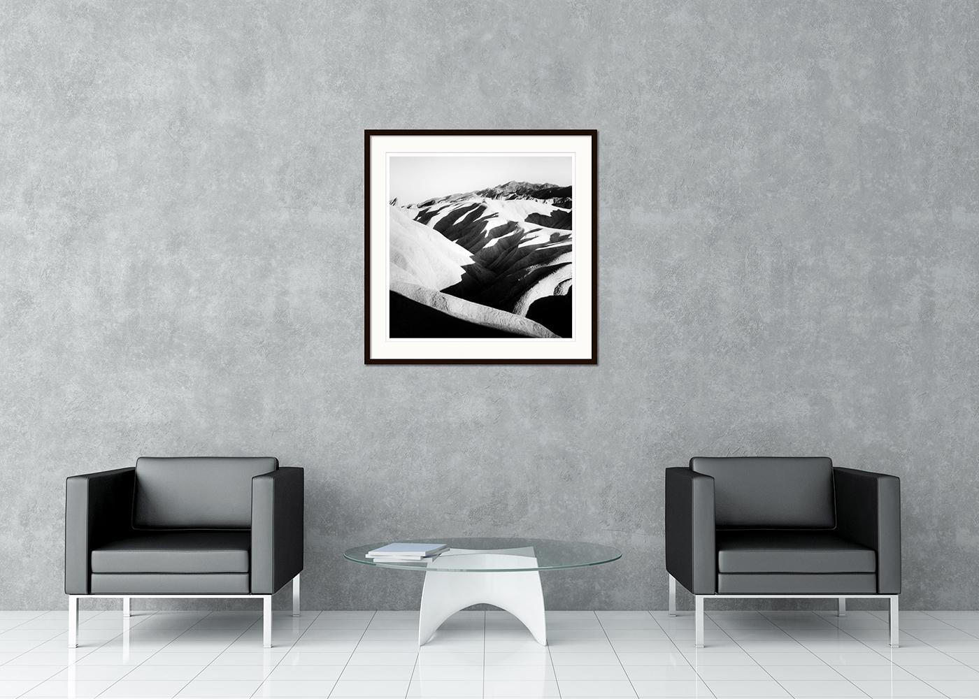Fotografía artística de paisajes en blanco y negro. Impresión en tinta de pigmento de archivo, edición de 9. Firmada, titulada, fechada y numerada por el artista. Certificado de autenticidad incluido. Impreso con un borde blanco de 4 cm.
Fotógrafo