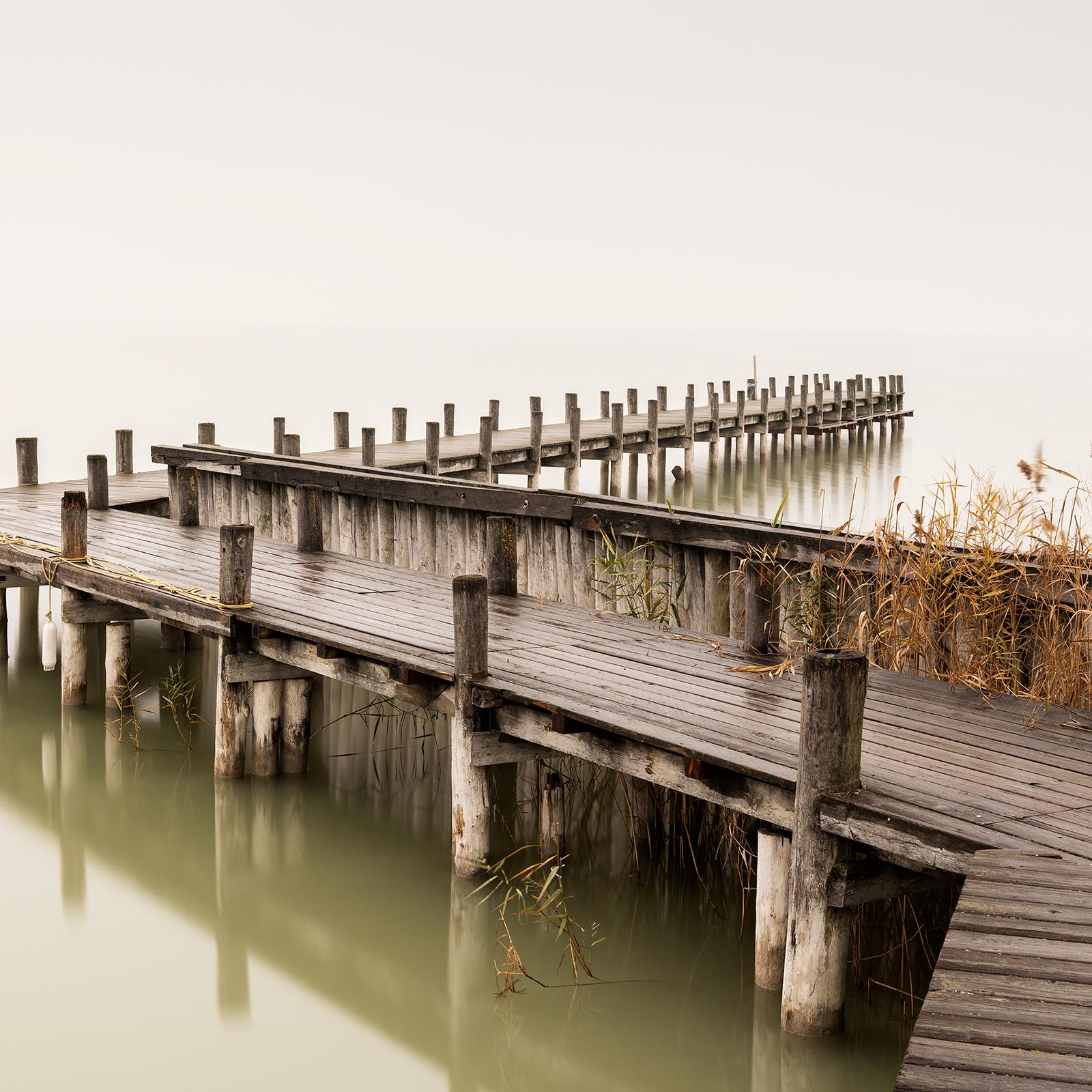 Silent Lake, nebliges Morgen, Pfeil, Farbfotograpie, Landschaft, limitierte Auflage im Angebot 5