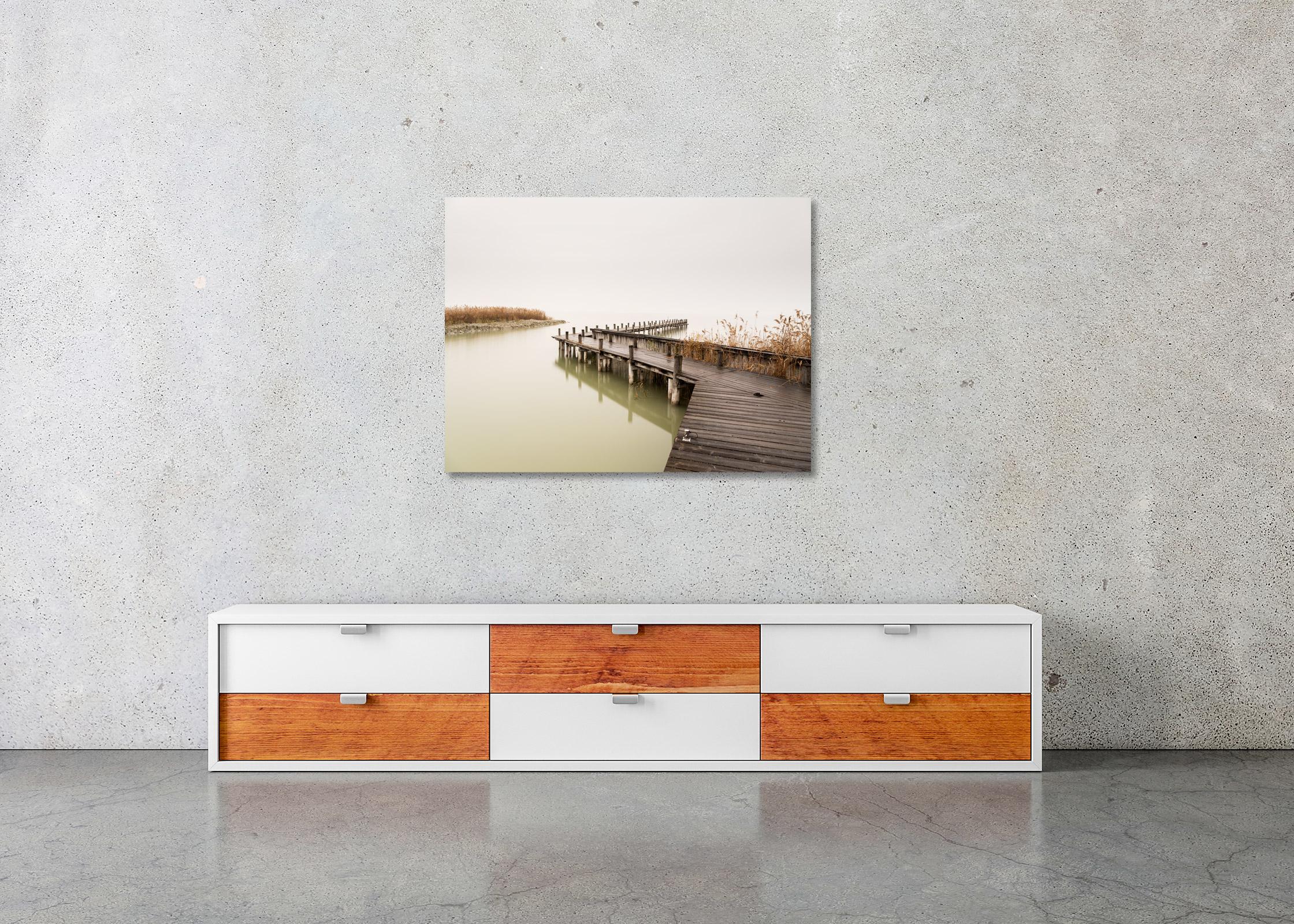 Silent Lake, nebliges Morgen, Pfeil, Farbfotograpie, Landschaft, limitierte Auflage im Angebot 2