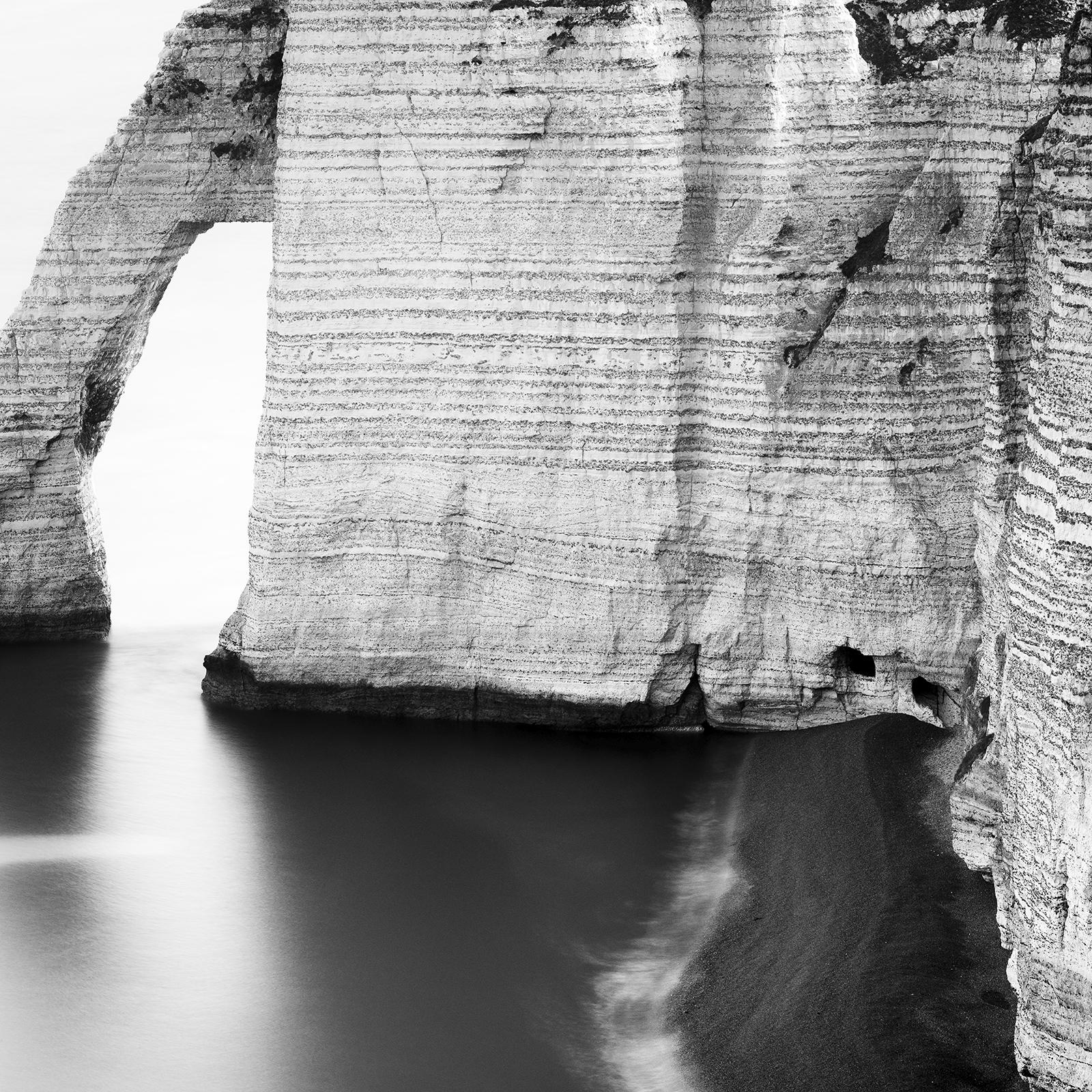 The Sea Arch at Etretat, Schwarz-Weiß-Landschaft, Fotografie in limitierter Auflage im Angebot 5