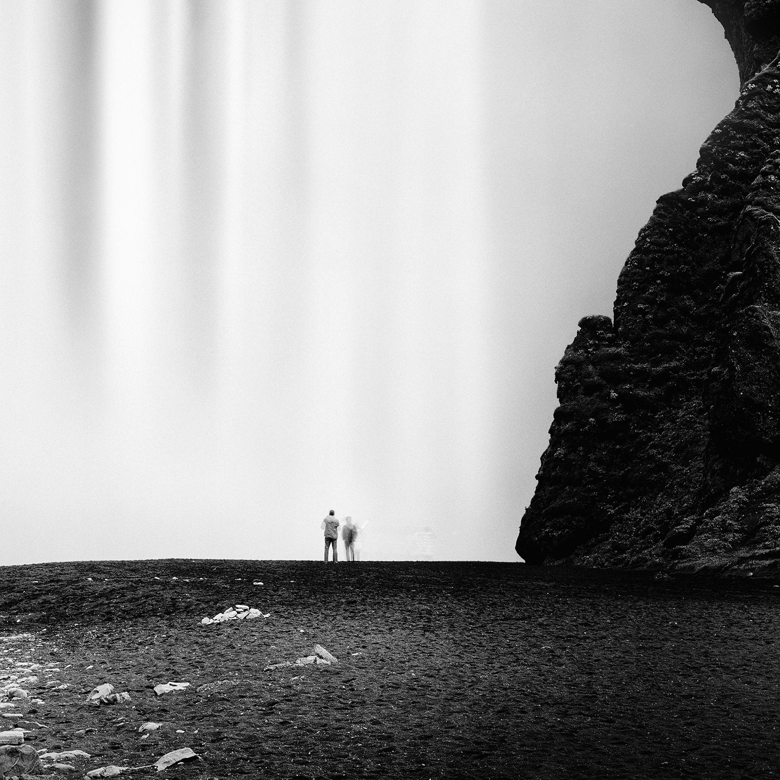 Skogafoss, Wasserfall, Island, Schwarz-Weiß, Kunstlandschaft, Fotografie im Angebot 4