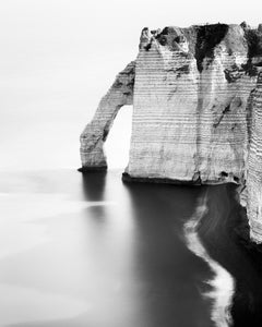 El Arco del Mar en Etretat, paisaje en blanco y negro, fotografía de edición limitada