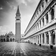 Campanile de St Mark, Venise, photographie en noir et blanc, paysage urbain, paysage terrestre