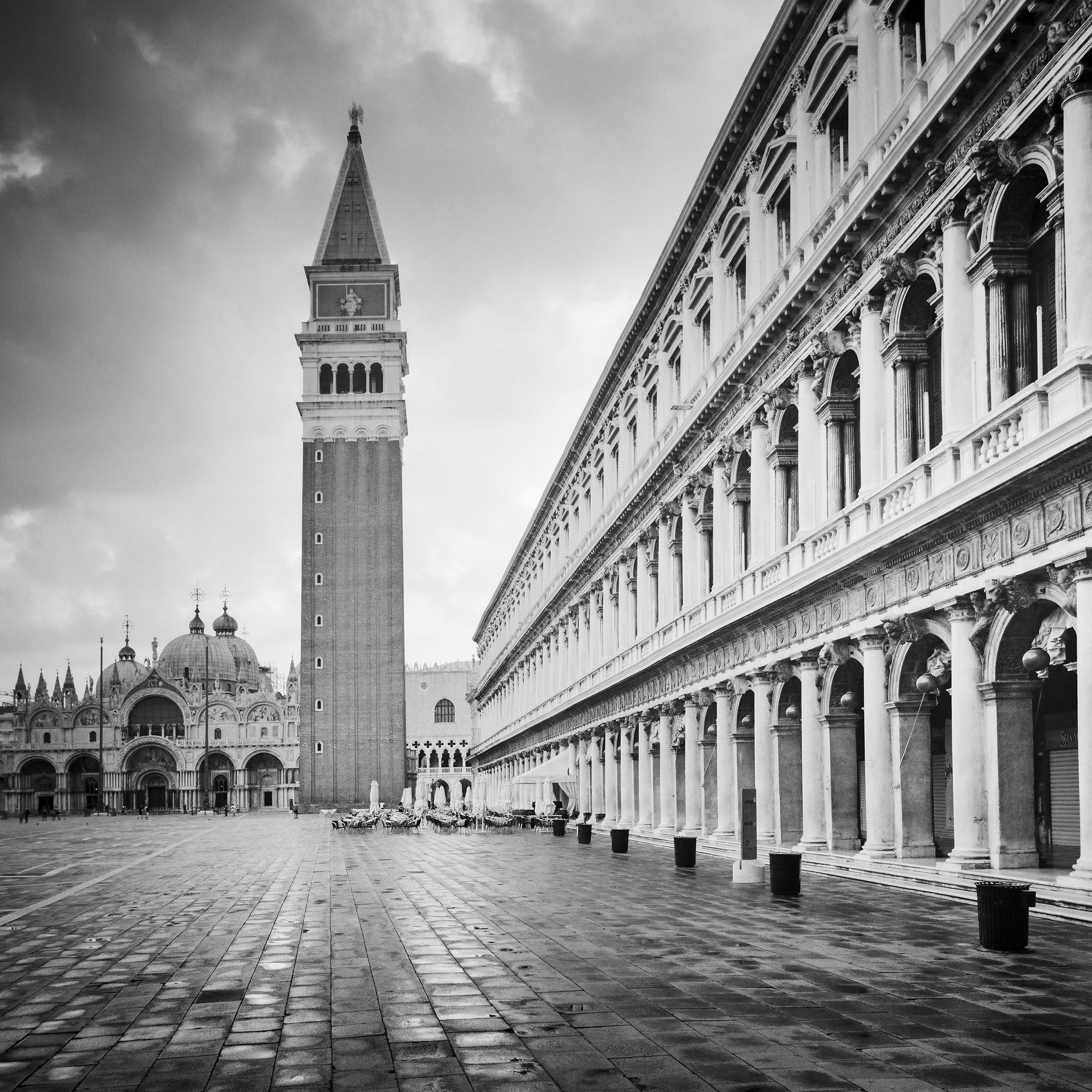 Campanile de St Mark, Venise, photographie en noir et blanc, paysage urbain, paysage terrestre