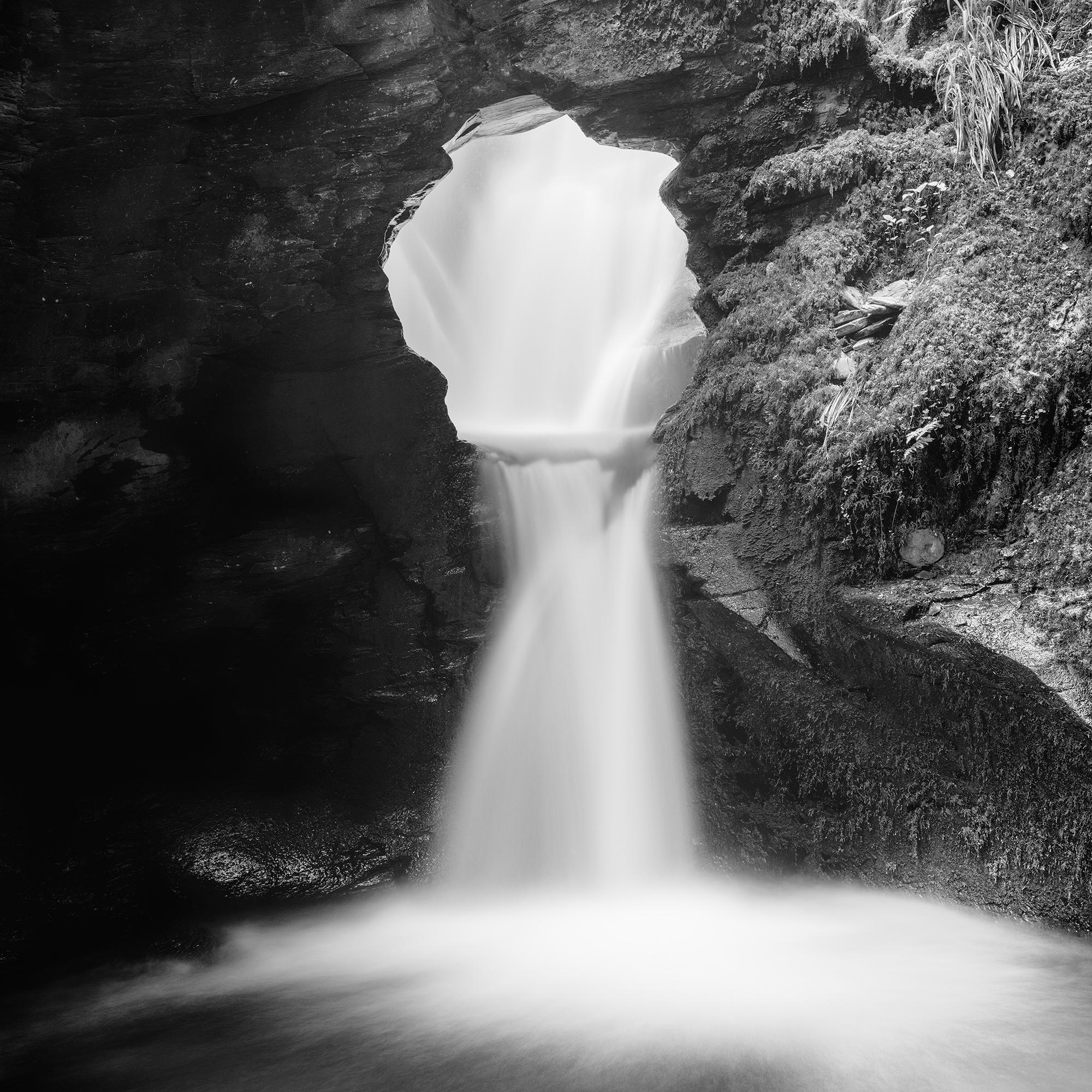 Nectans Glen, Waterfall, Angleterre, photographie monochrome paysage aquatique limité en vente 6