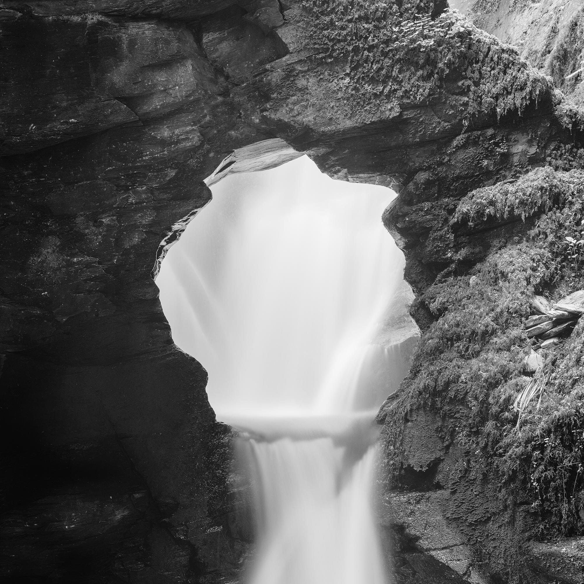 Nectans Glen, Waterfall, Angleterre, photographie monochrome paysage aquatique limité en vente 7