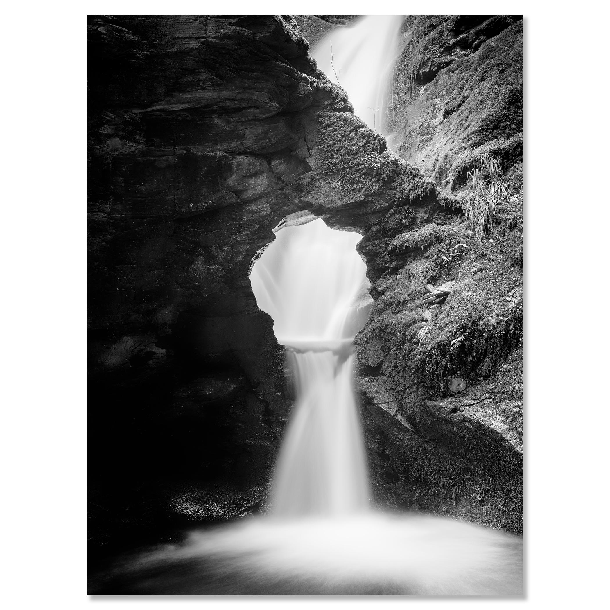 Nectans Glen, Waterfall, Angleterre, photographie monochrome paysage aquatique limité en vente 3