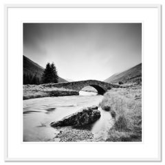 Stone Bridge, Highlands, Monochrome, Fotografie in limitierter Auflage, Landschaftsdruck