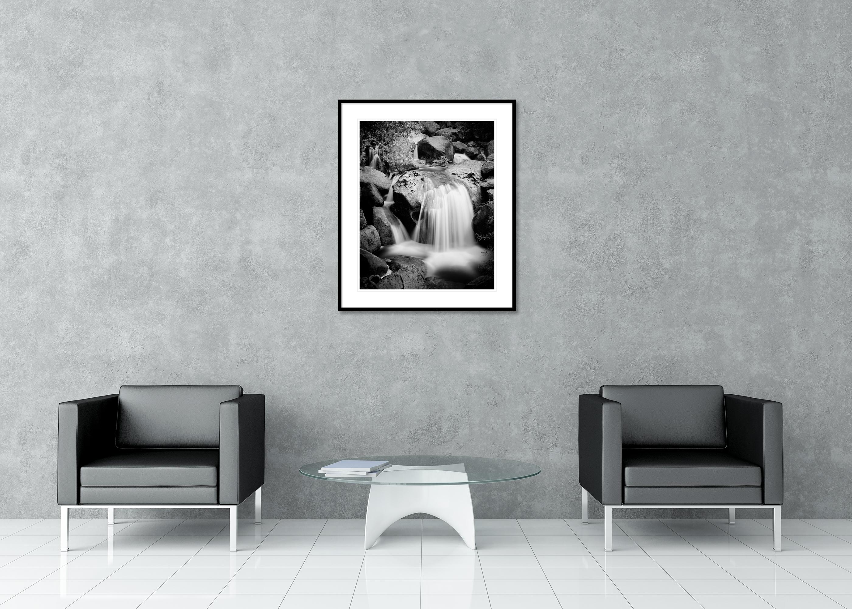 Stony Mountain Stream, Californie, États-Unis, photographie en noir et blanc, paysage en vente 2