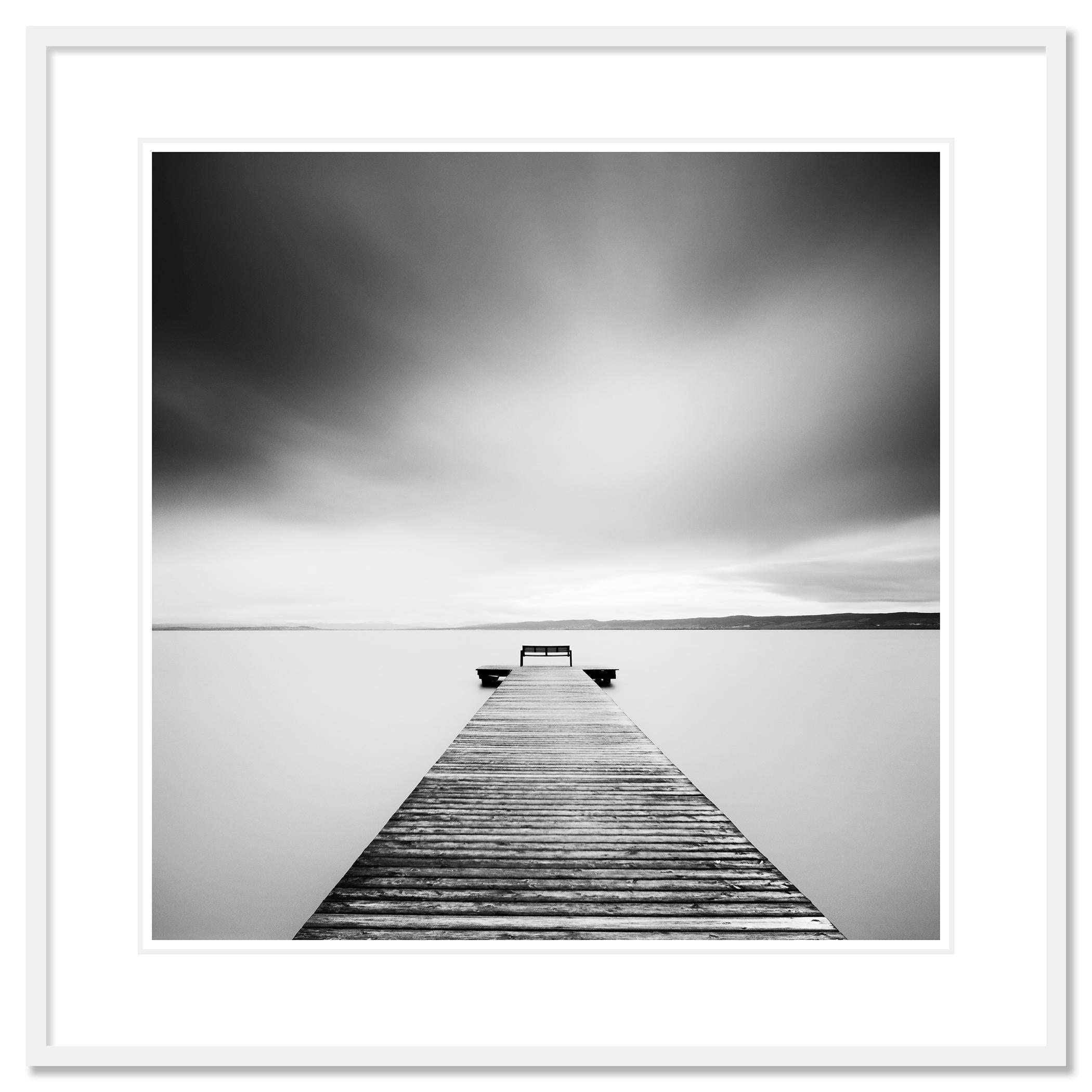 Romance de tormenta, paisaje acuático minimalista, fotografía de edición limitada, paisaje en blanco y negro en venta 1