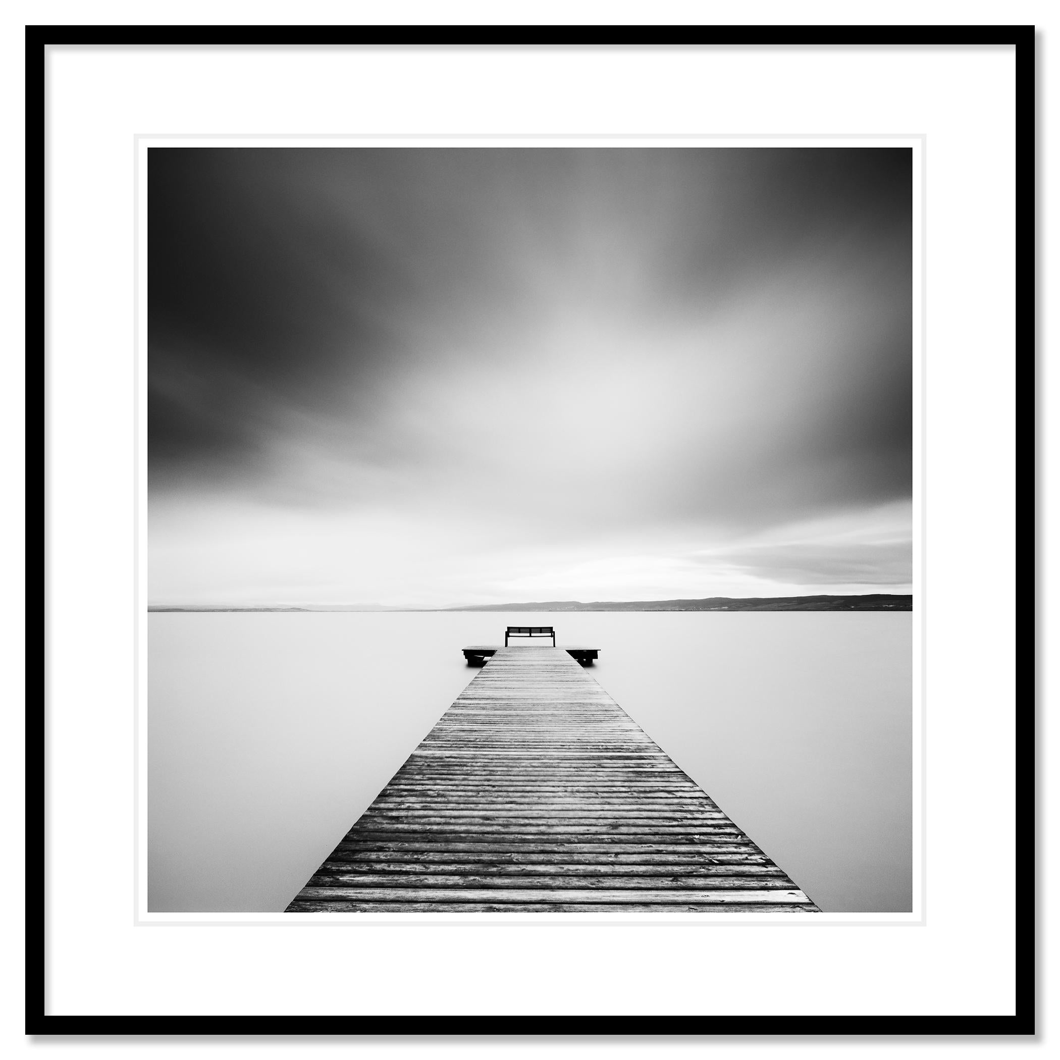 Paisaje acuático de larga exposición en blanco y negro - fotografía de paisaje. Impresión con tinta de pigmento de archivo de una edición limitada de 9. Todas las impresiones de Gerald Berghammer se realizan por encargo en ediciones limitadas sobre