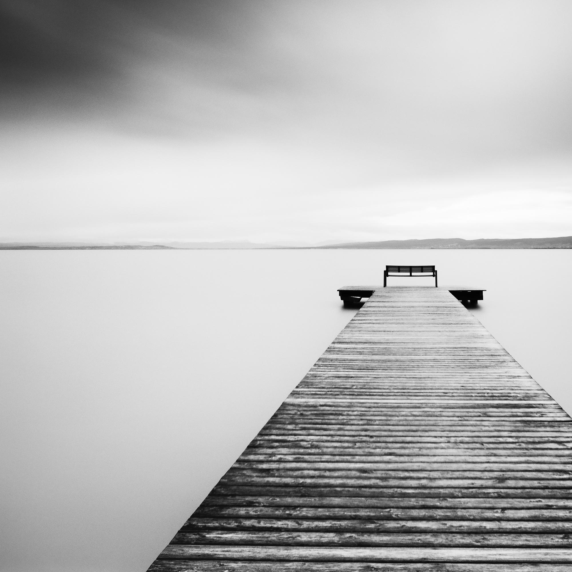 Romance de tormenta, paisaje acuático minimalista, fotografía de edición limitada, paisaje en blanco y negro en venta 5