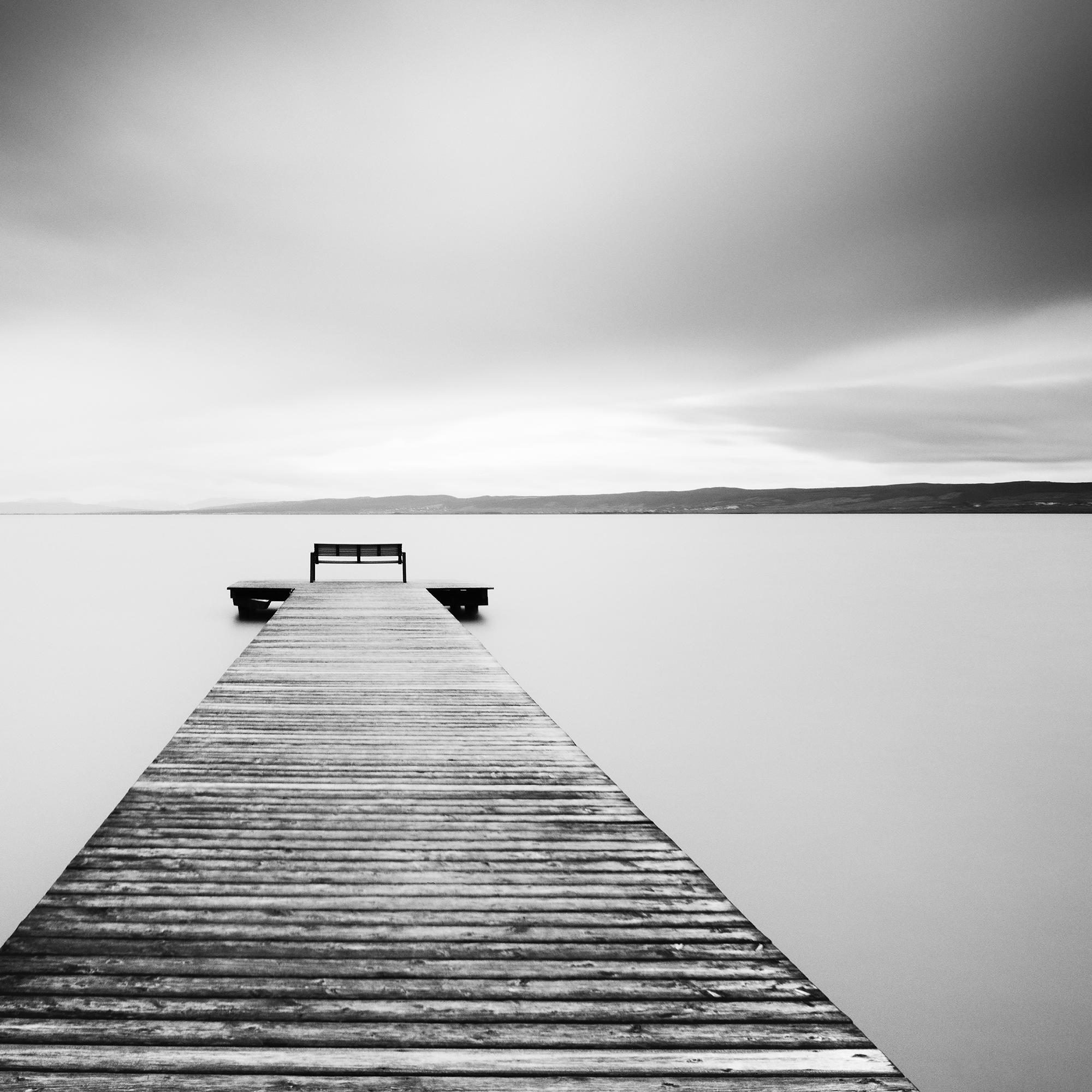 Romance de tormenta, paisaje acuático minimalista, fotografía de edición limitada, paisaje en blanco y negro en venta 6