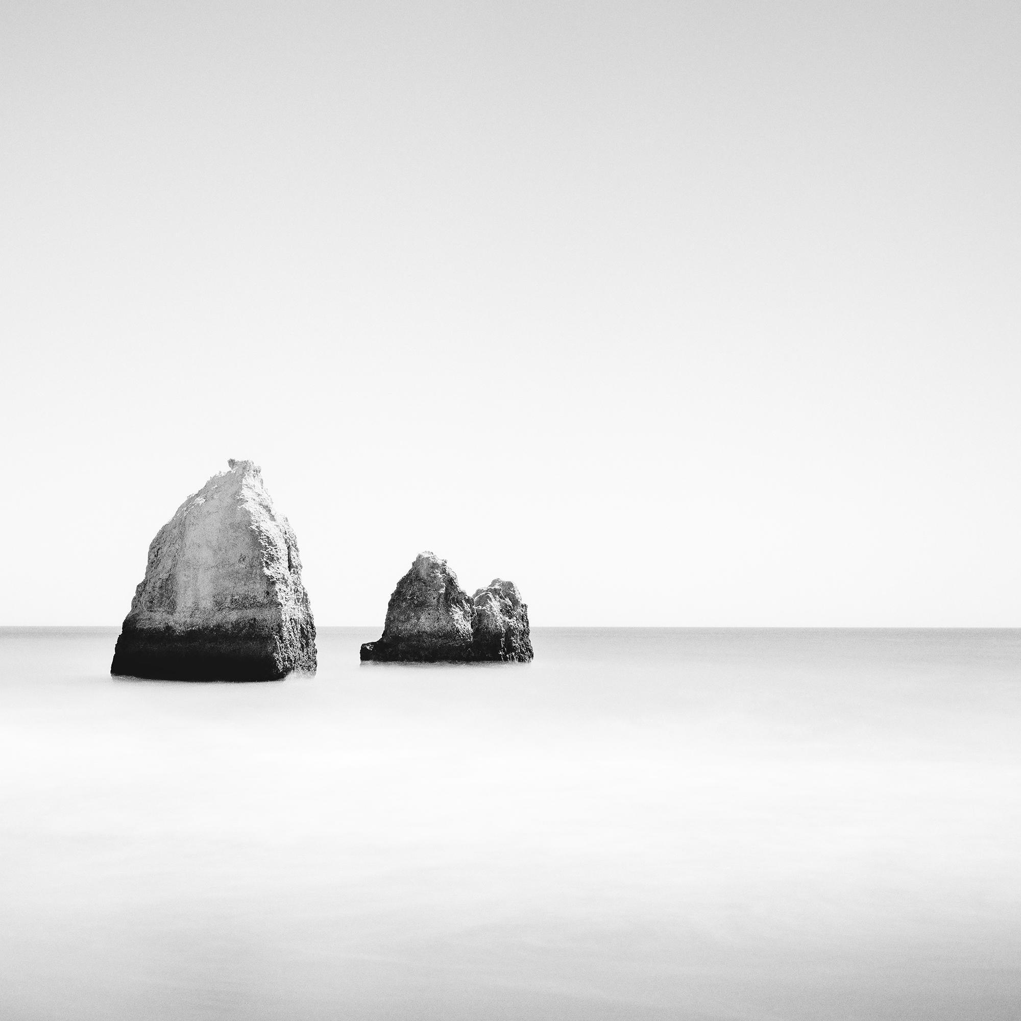 Pyramide engloutie, Espagne, photographie d'art minimaliste en noir et blanc, paysage en vente 6