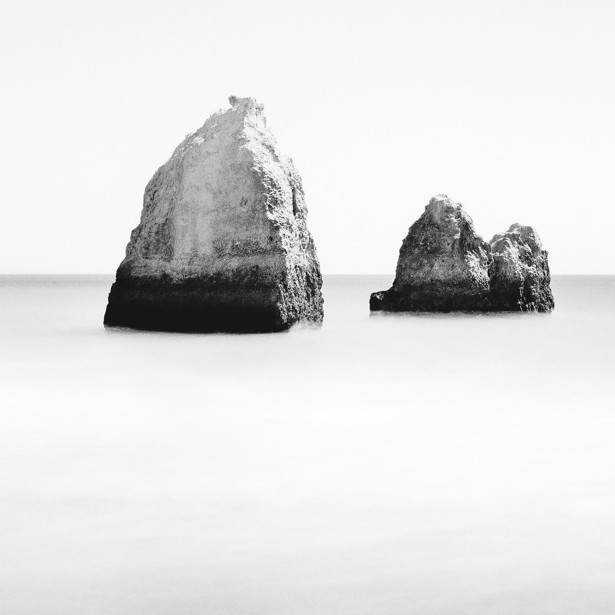 Pyramide engloutie, Espagne, photographie d'art minimaliste en noir et blanc, paysage en vente 7