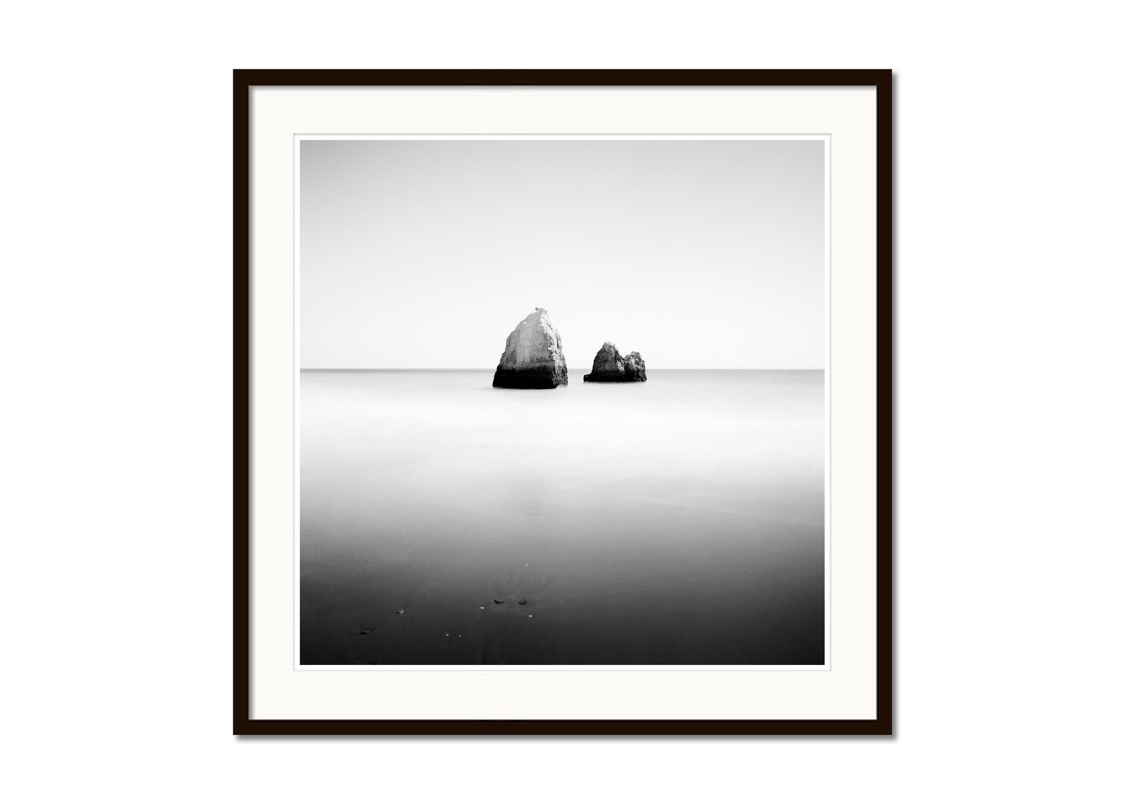 Pyramide engloutie, Espagne, photographie d'art minimaliste en noir et blanc, paysage - Gris Black and White Photograph par Gerald Berghammer