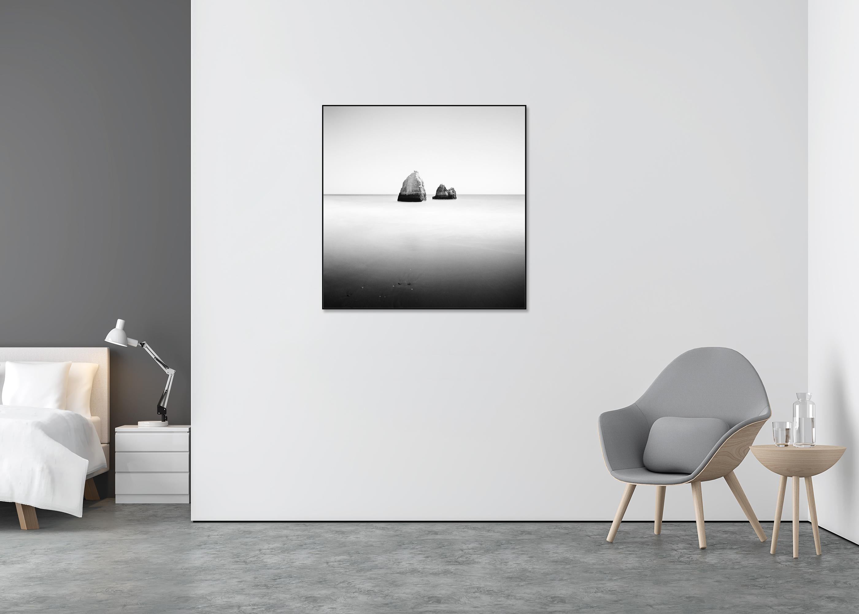 Pyramide engloutie, Espagne, photographie d'art minimaliste en noir et blanc, paysage - Gris Black and White Photograph par Gerald Berghammer